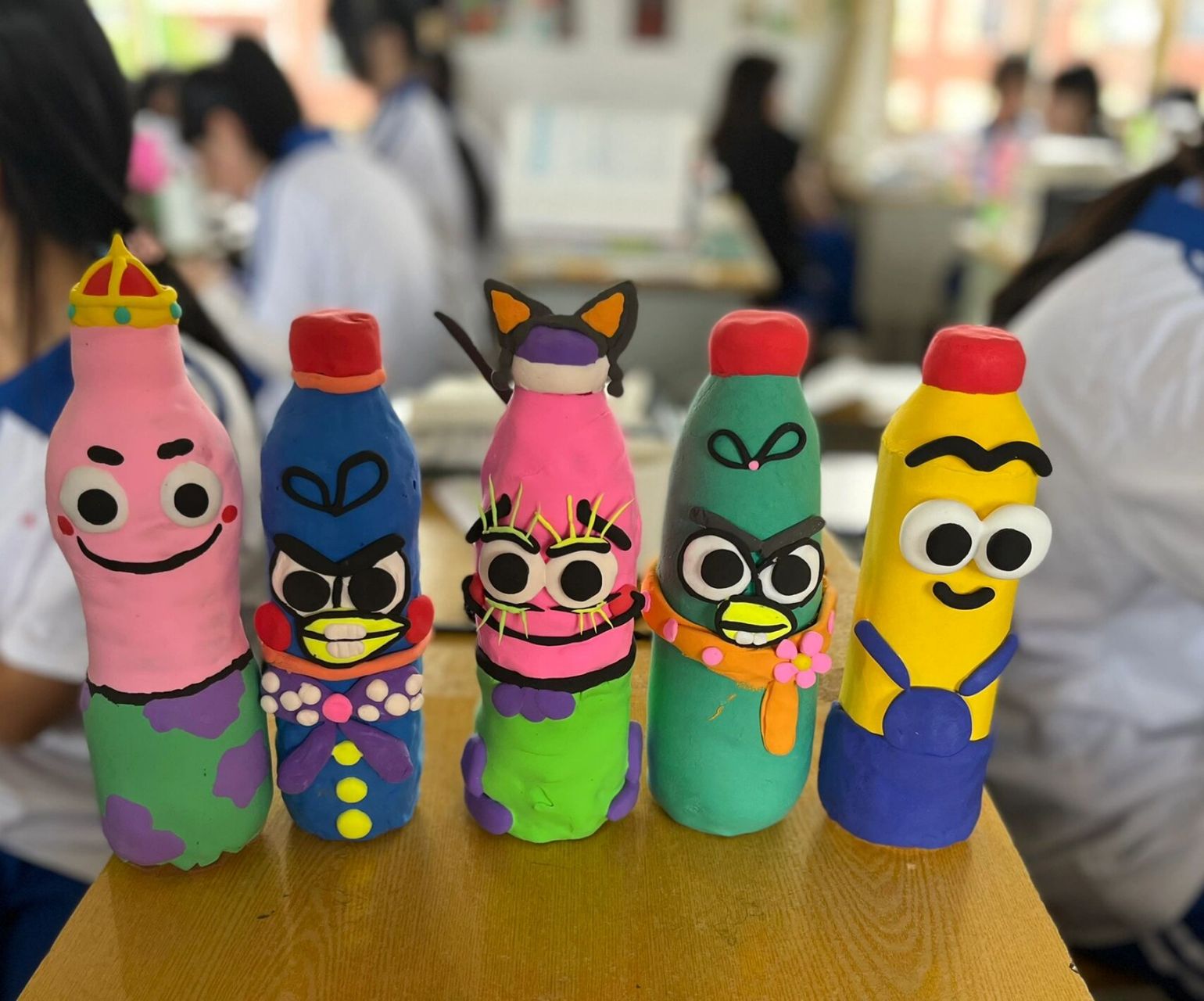 我为瓶子穿新衣学前教育环创手工教学