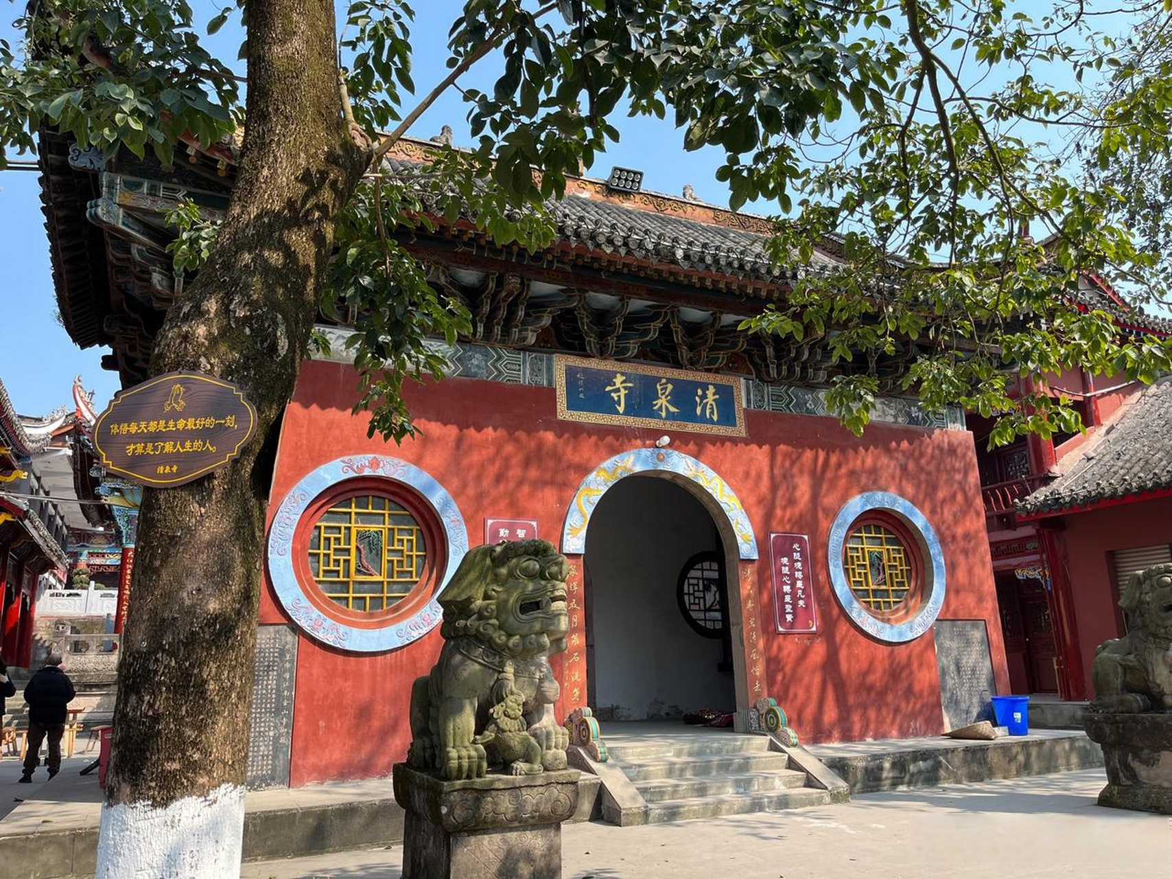 在南充城北嘉陵江边,清泉古寺,历史悠久,风景壮美,闻名周边!