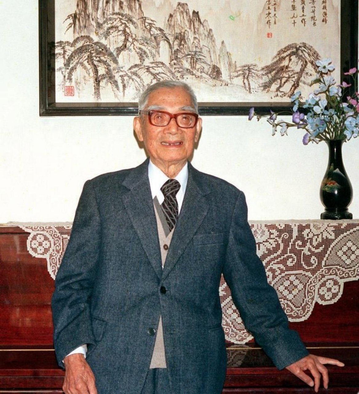 1946年,50岁的茅以升爱上了21岁的权桂云,他瞒着妻子和女孩同居,还生