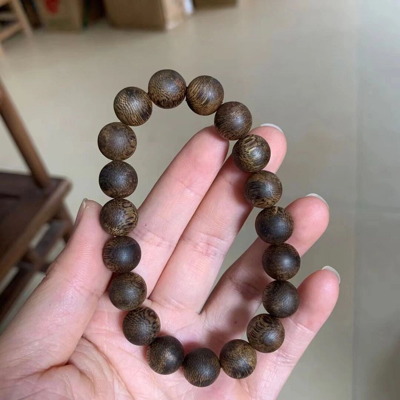 如何分辨真假沉香手串?