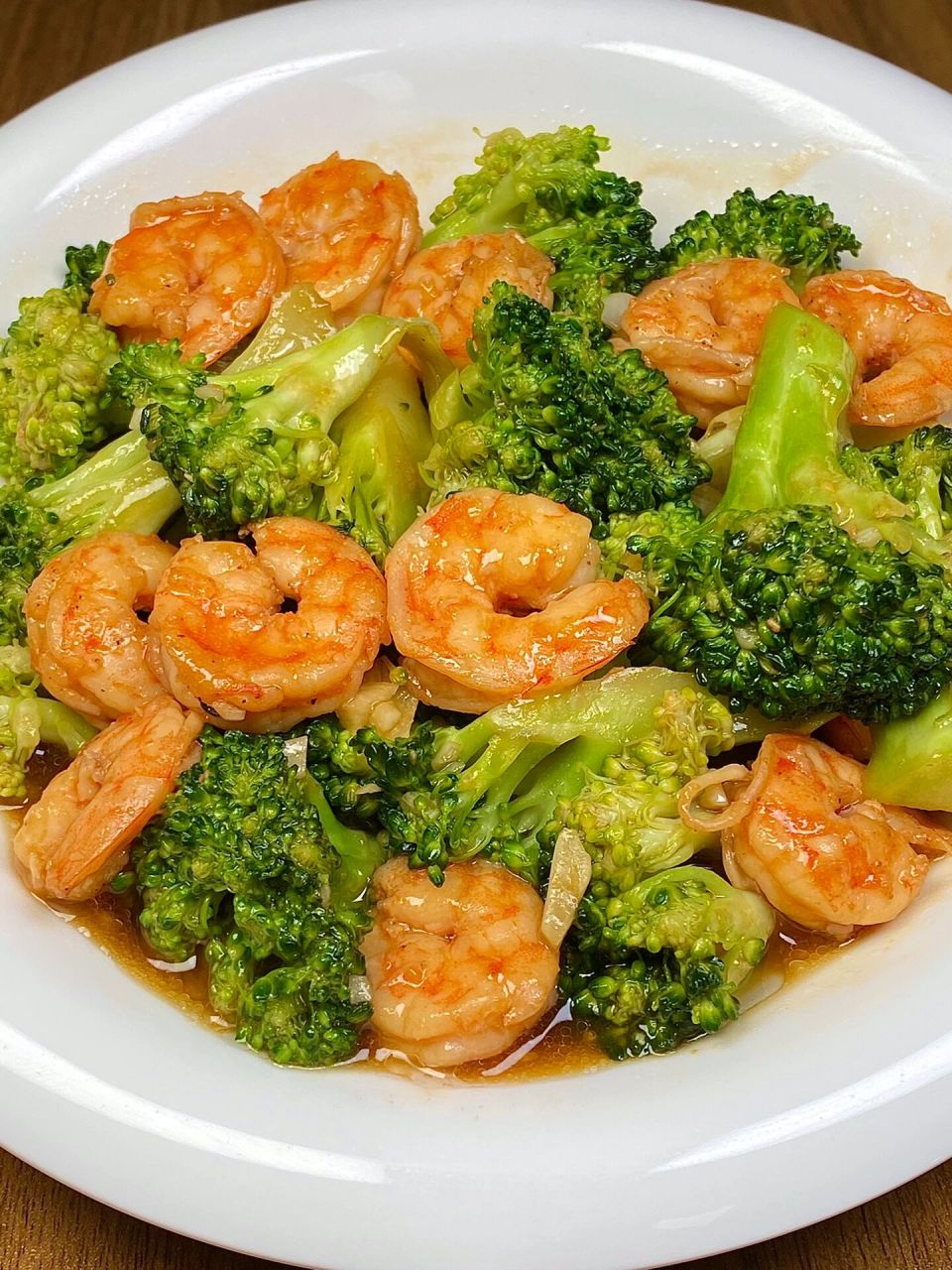 西兰花炒虾仁!搭配在一起炒泰香啦!