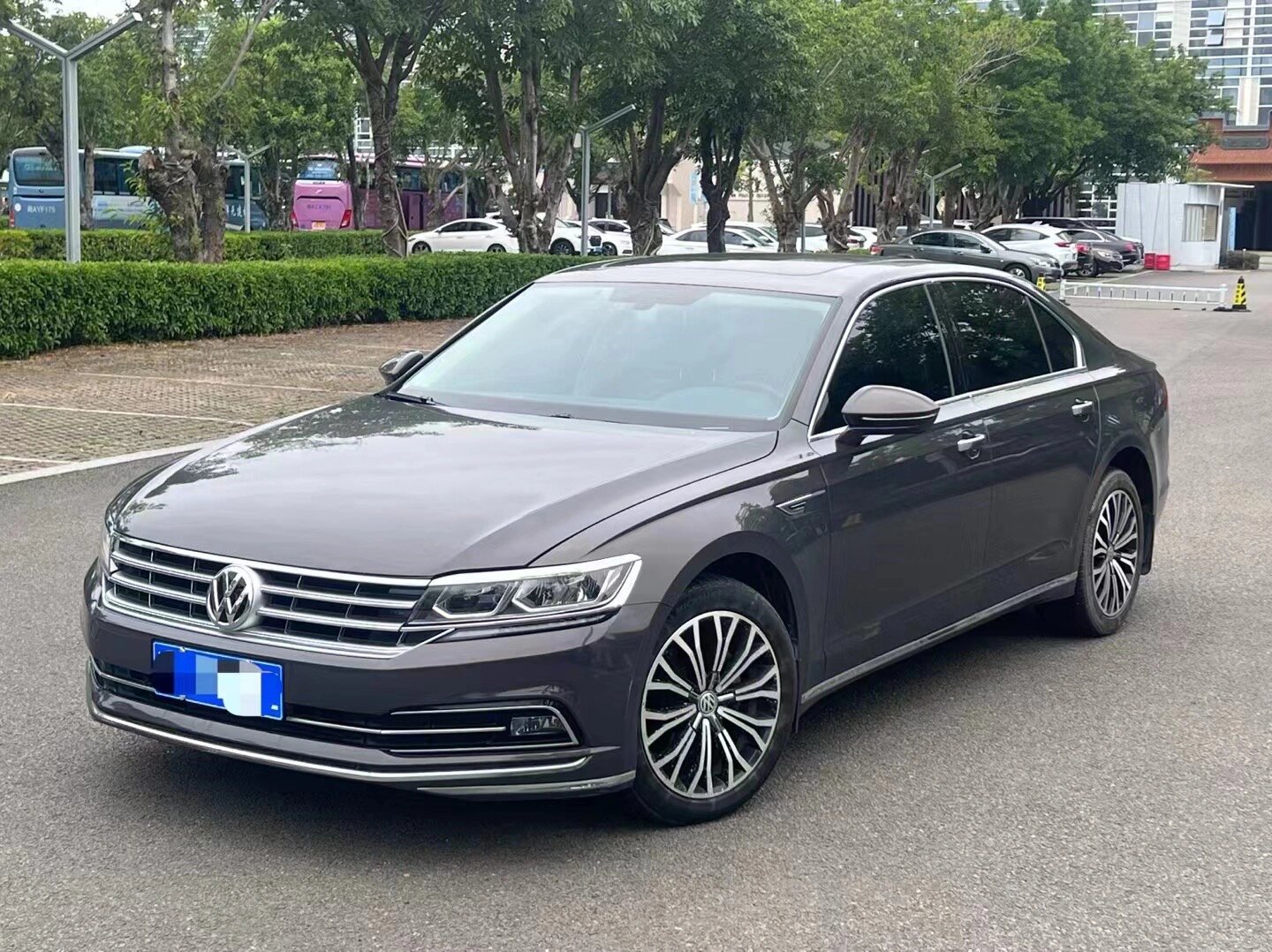 18款大众辉昂 18款大众辉昂380tsi两驱商务版2.0t.5米多的车长.