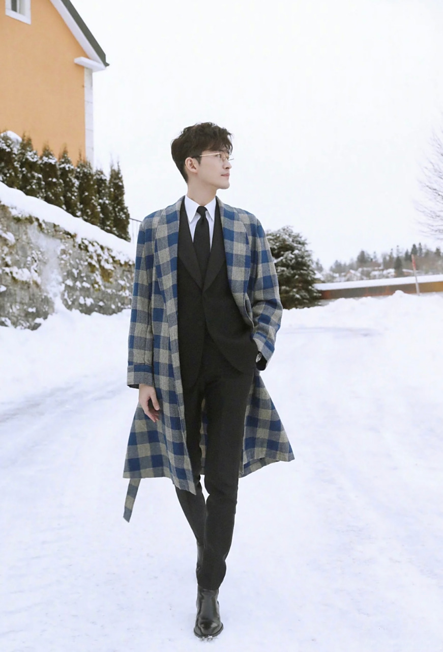 原来张翰和魏大勋的身材比例这么好,身高一样的情况下腿比别人长好多