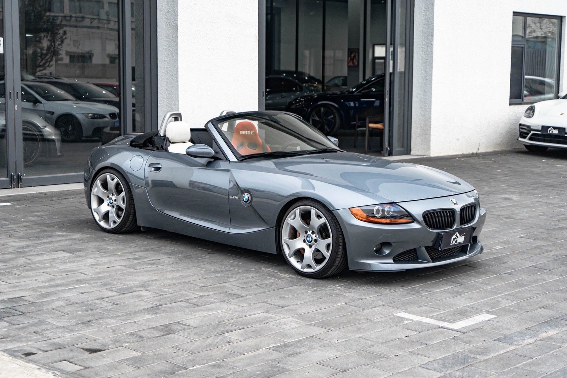 十万出头 买台直列六缸敞篷宝马跑车 是不是还可以  虽然不是京牌 但