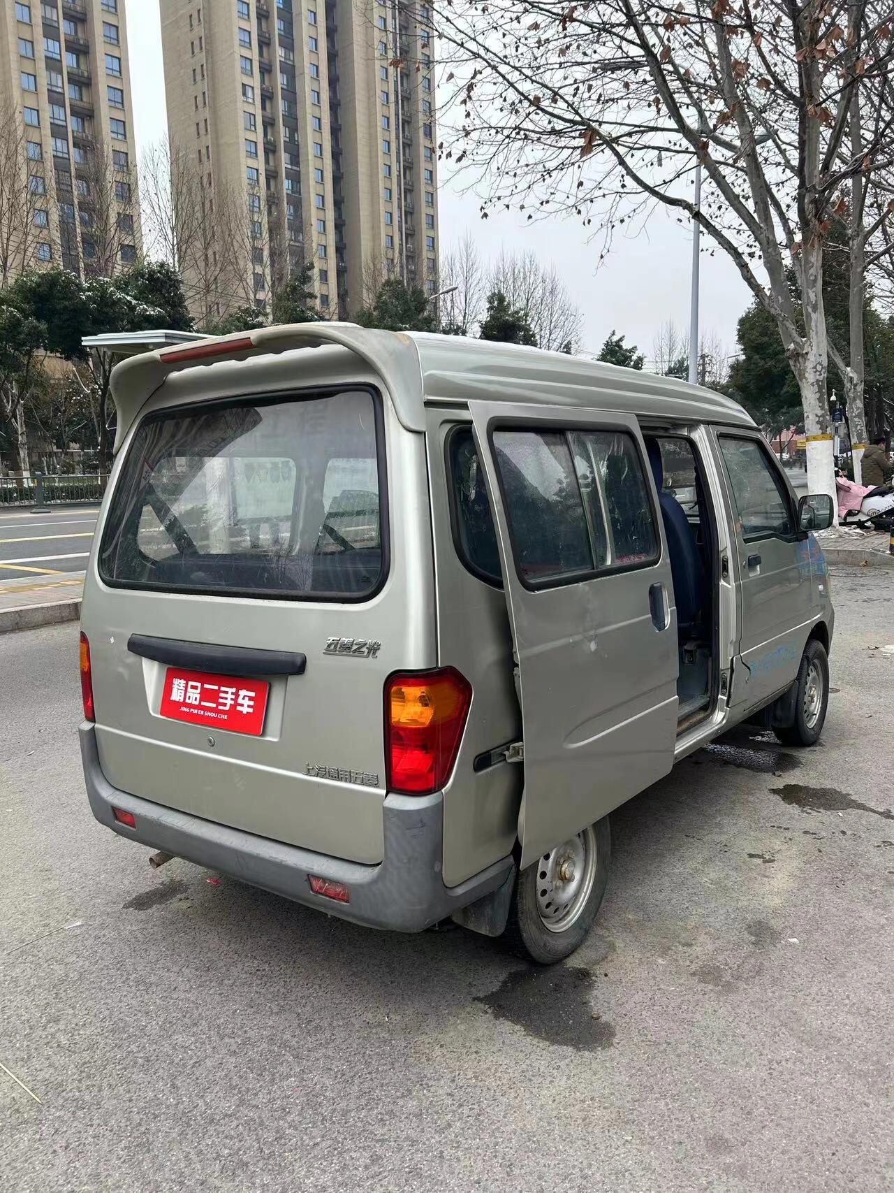 13年五菱之光个人一手面包车 8800