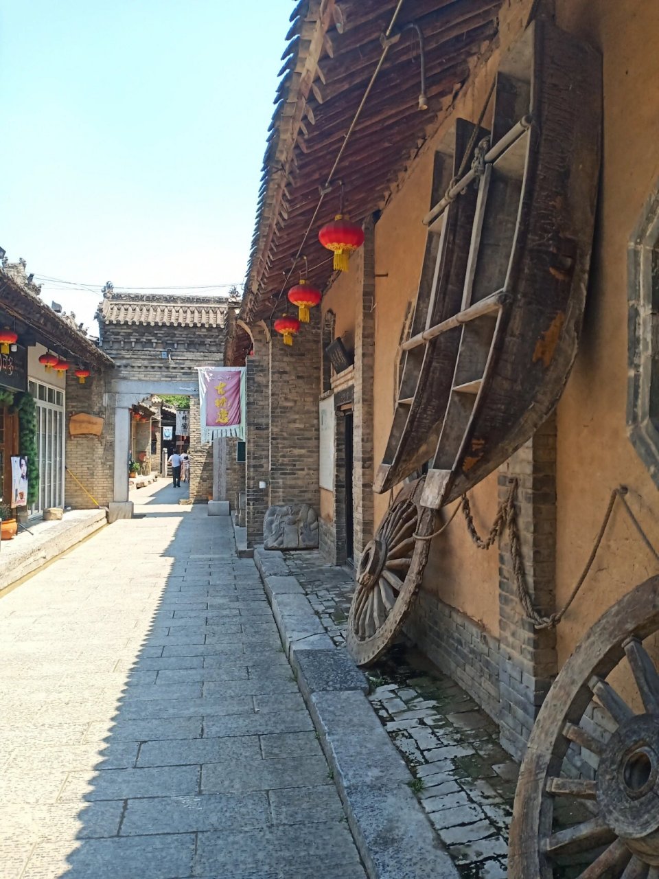 袁家村:关中民俗风情&地道特色美食 袁家村在历届村长的带领下,经过20