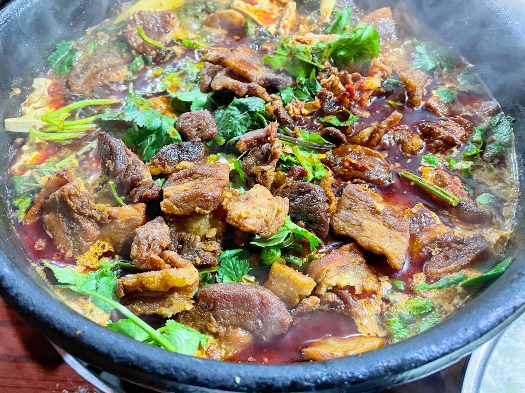 来毕节必吃的豆干火锅-王记六龙97 说到毕节"王记六龙"豆干火锅