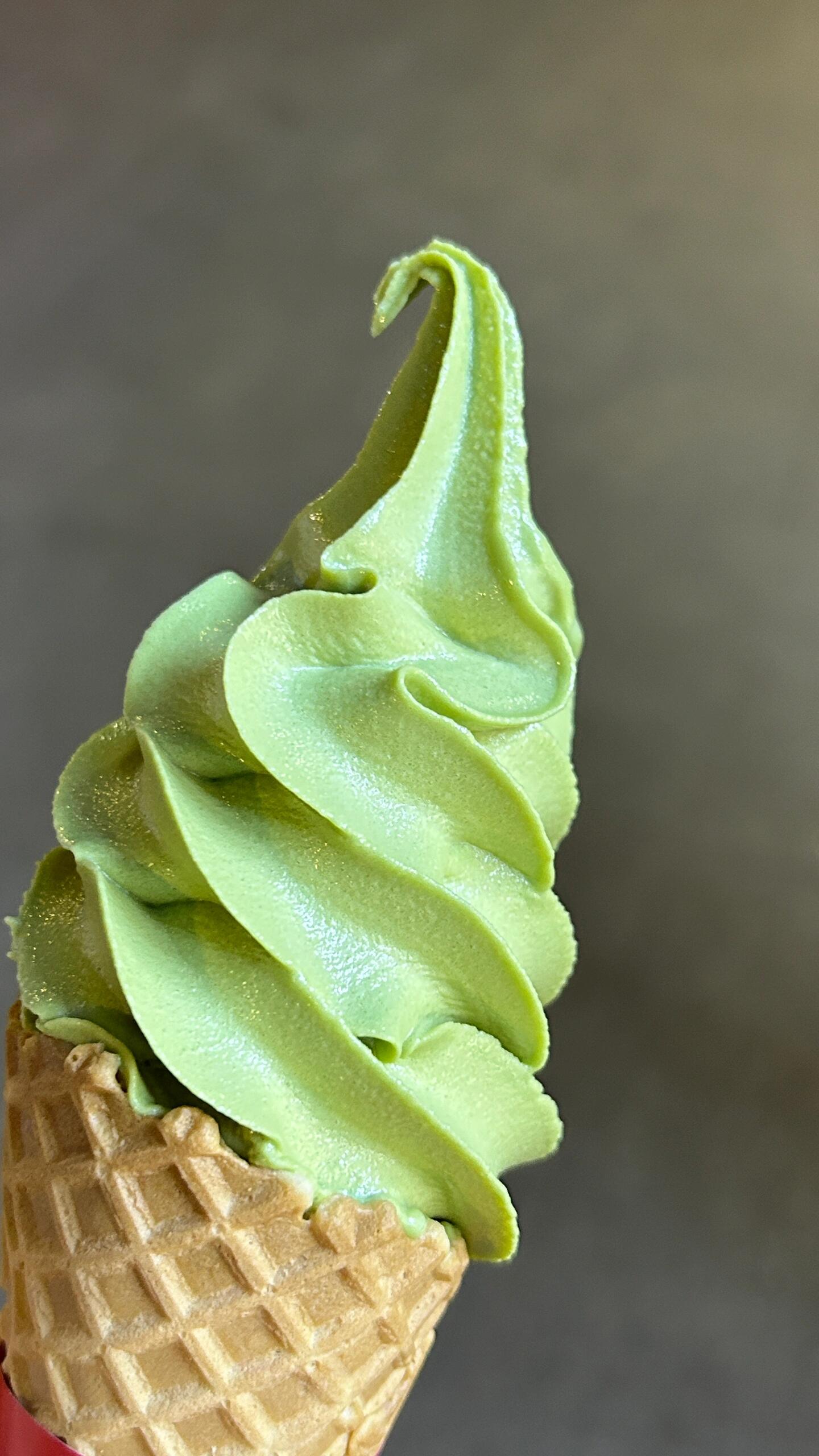 一周吃了五根抹茶冰淇淋 蜜雪的抹茶冰淇淋真的还不戳 吃进嘴里甜甜的