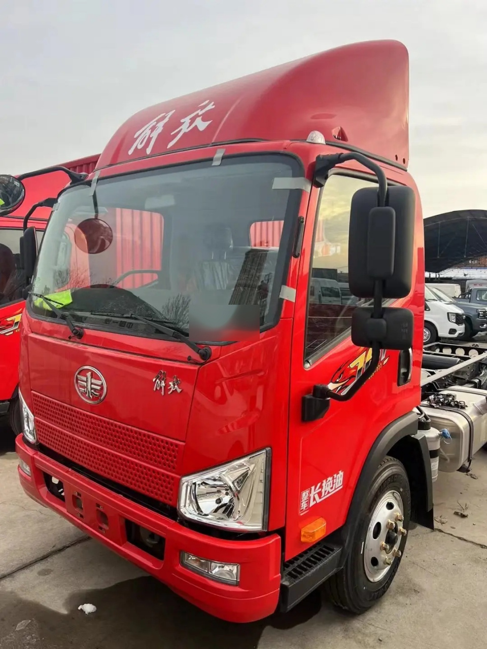 解放轻卡j6f重载版焕新款  170大马力 75大的八档变速箱 216直通大梁