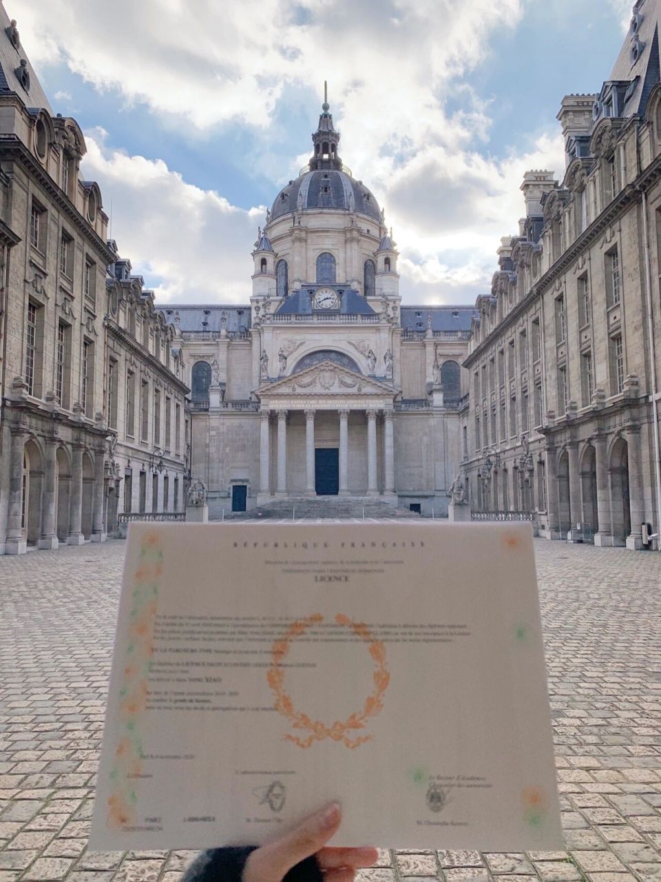从索邦大学毕业 · 去年今日,终于能回学校拿证书和成绩单.