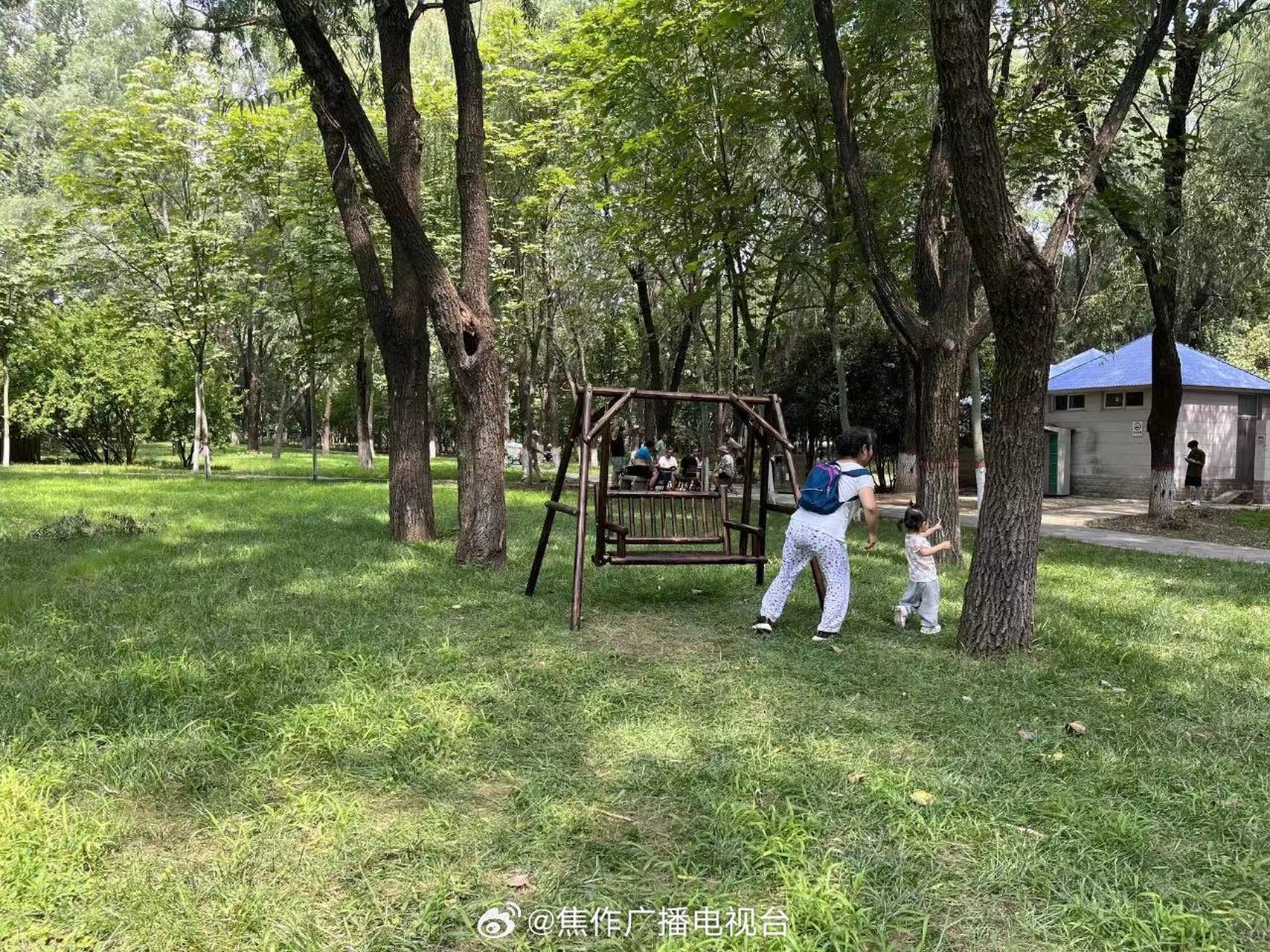 【焦作龙源湖公园增加两处开放共享区 】为了满足广大市民对户外休闲