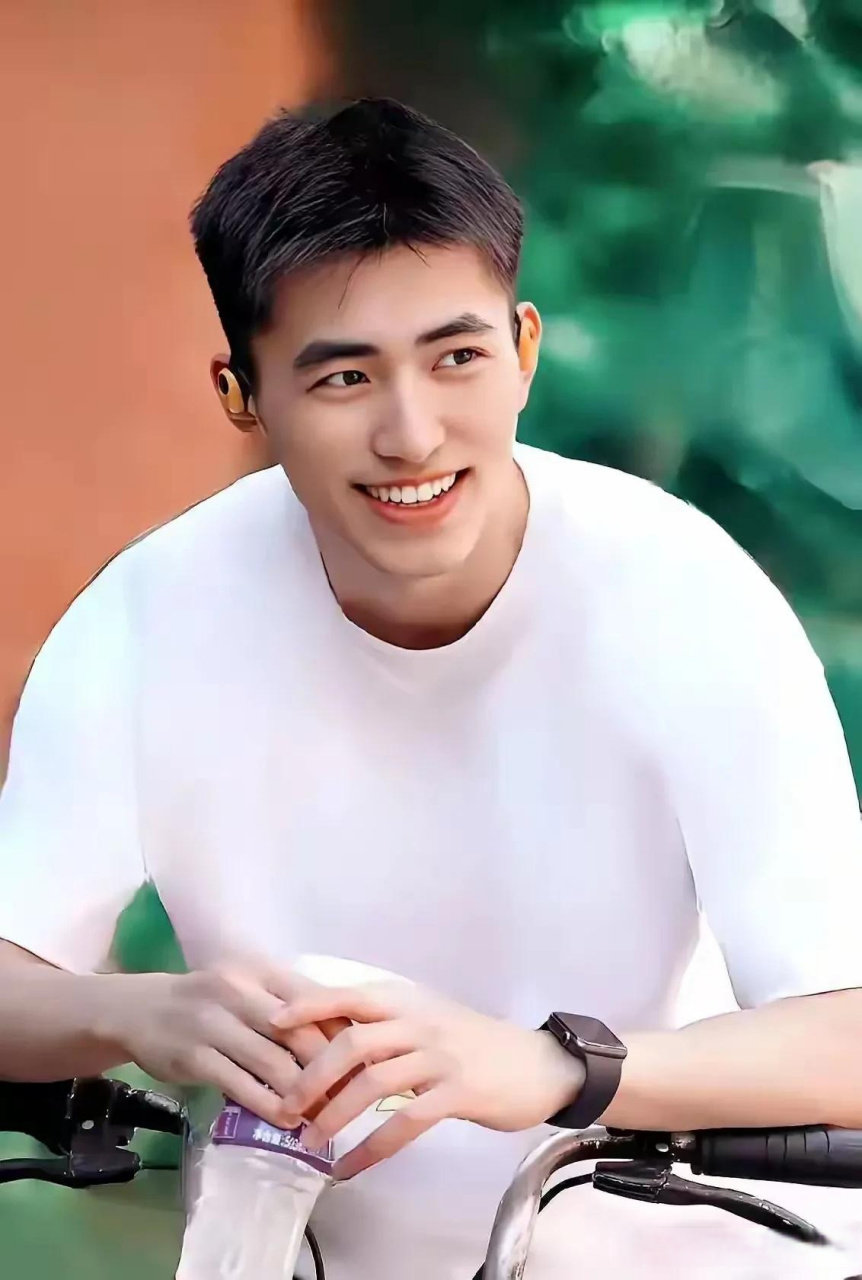 帅哥魅力四射 帅哥每日推荐 分享一波男神 最美男人风度 帅哥只是个