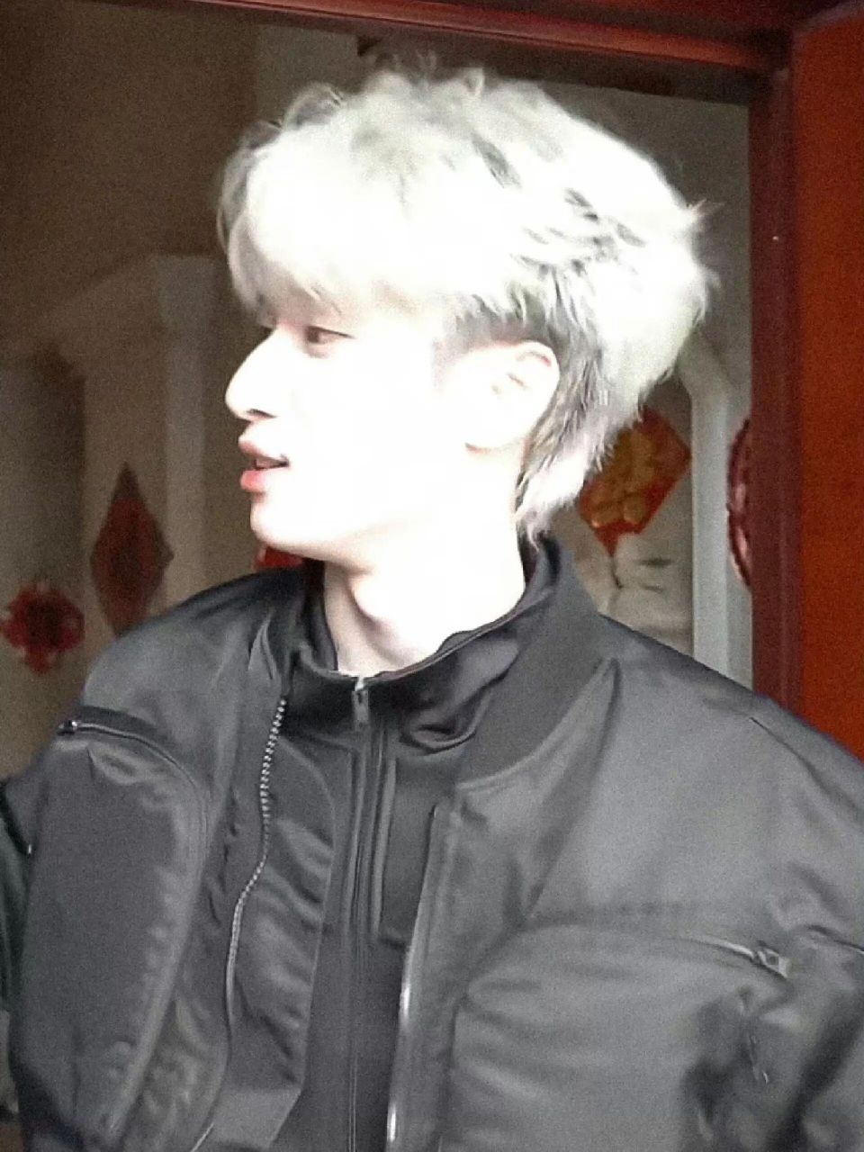 严浩翔壁纸‖白到发光 开卡丁车巨帅的宝贝! 好帅好帅