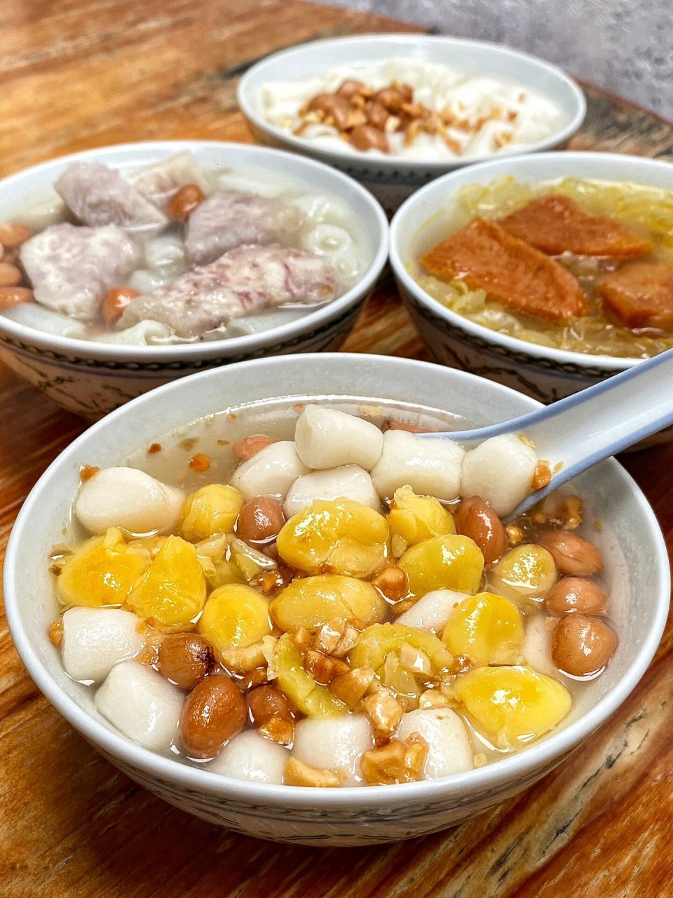 平价又好吃! 	 这次来汕头 朋友带去打卡老字号甜汤! 好多人吃!