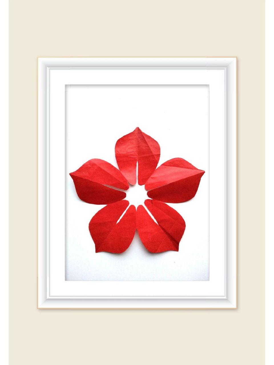 五角折剪纸——紫荆花 今天来分享五角折剪纸的紫荆花,图案画起来很