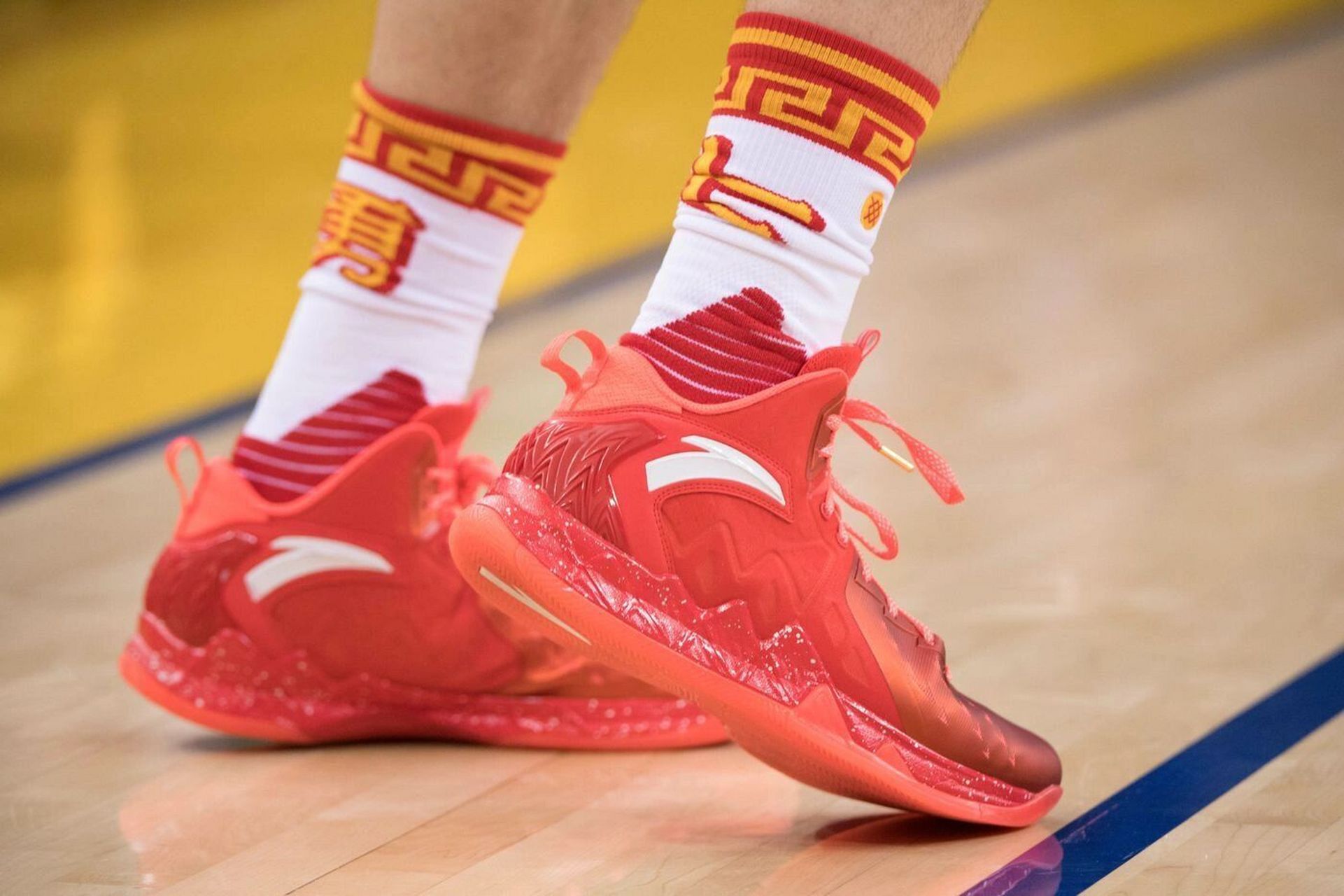 期待汤普森带来更多安踏球鞋新配色 时隔941天,阔别赛场两个半赛季的