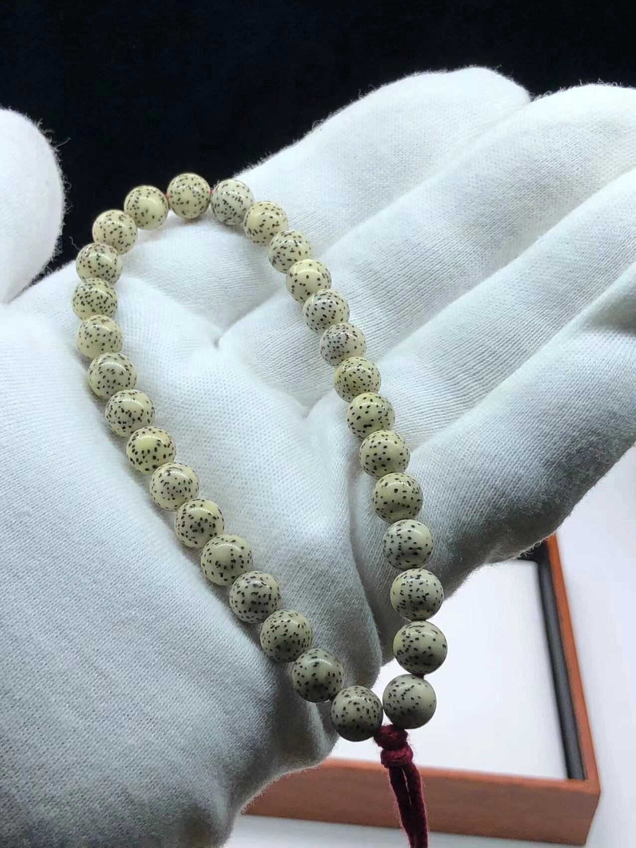 星月菩提圆珠手持,骨瓷质感,品相好