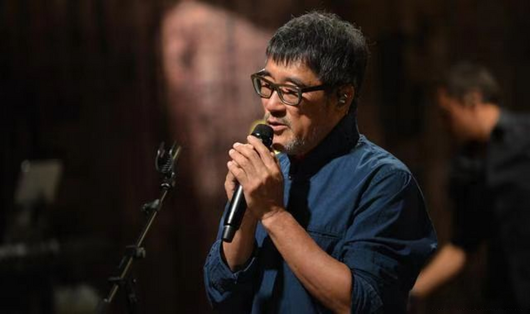 罗大佑李宗盛一个倚天一个屠龙##罗大佑李宗盛绝代双骄#真的有点段鼢