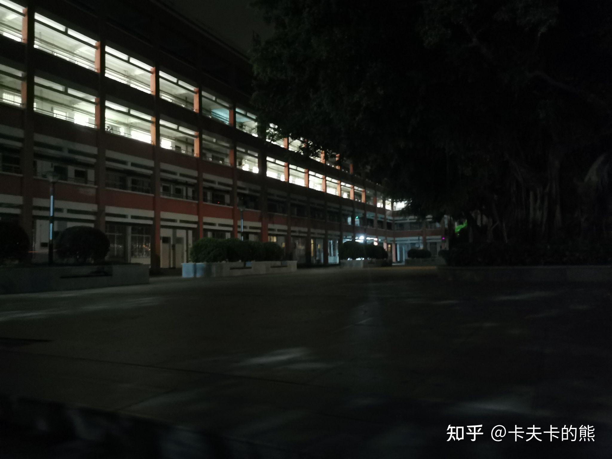 有没有莆田十二中的同学可以讲一下十二中的周边环境和校内环境特别是