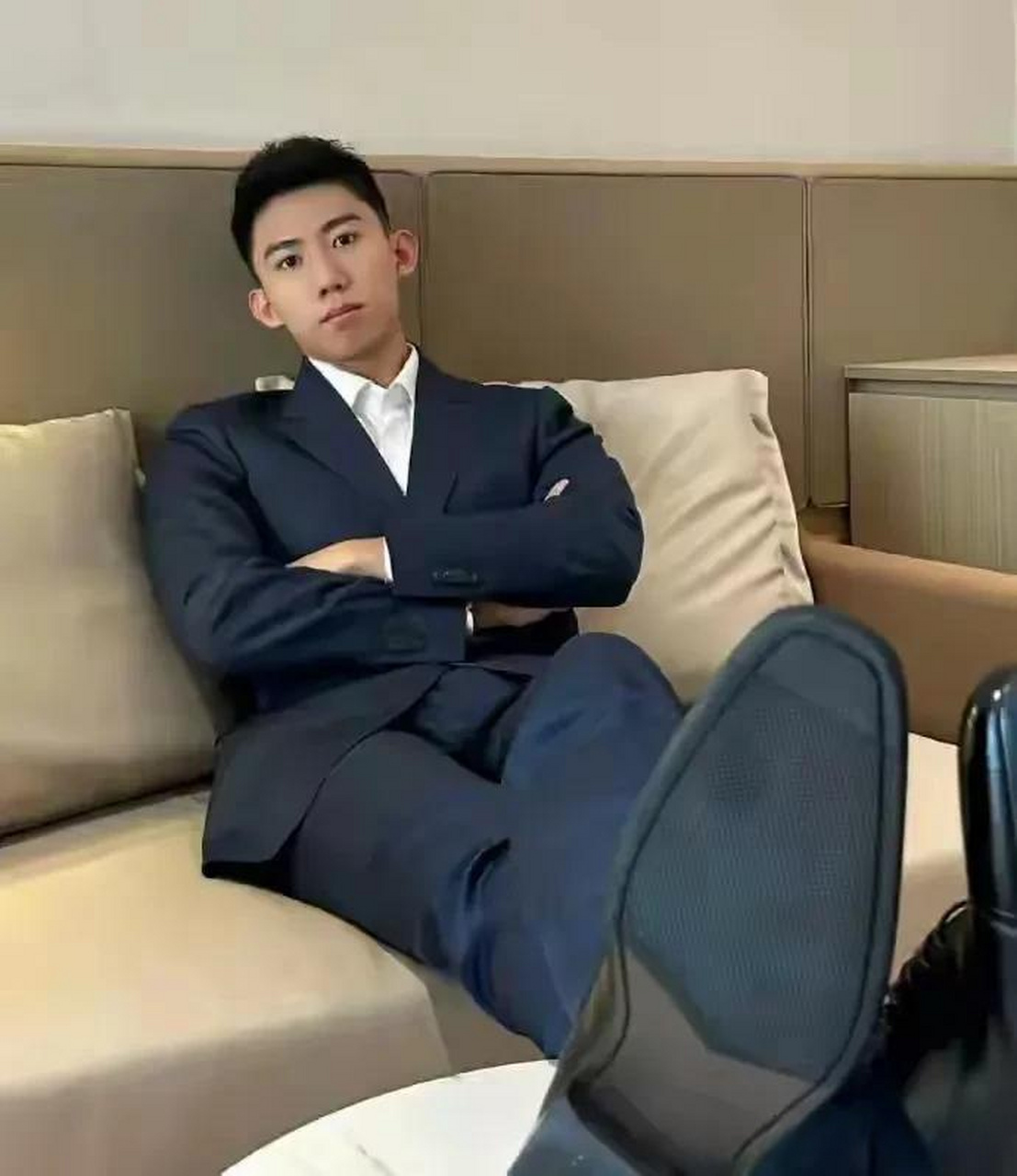 套装西服帅哥 西装杀不帅吗?