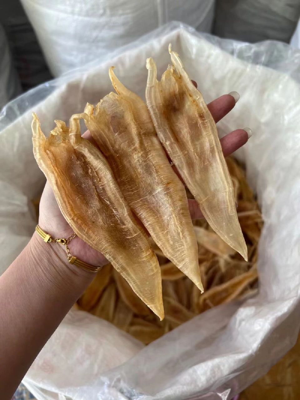 双胶背胶口感好,胶质特别的好,粘稠多胶,最主要是不腥,适合喜欢