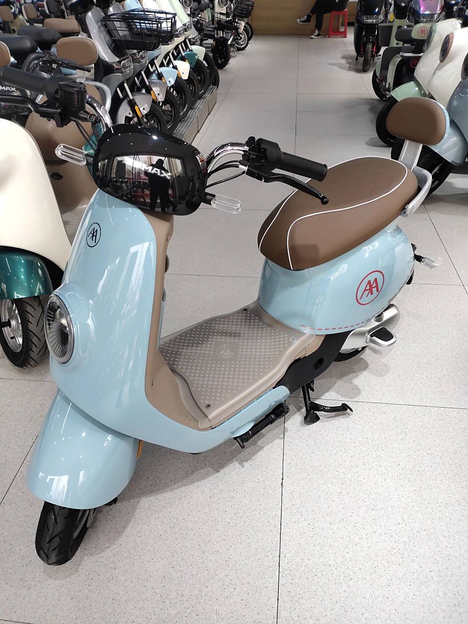 一台春天和夏天骑的电动车,爱玛2023新款春夏