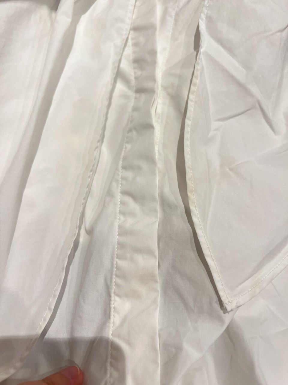 刚刚洗干烘干 印还是在呢 问问各位姐妹 用啥洗衣服上的茶渍啊～ 气死