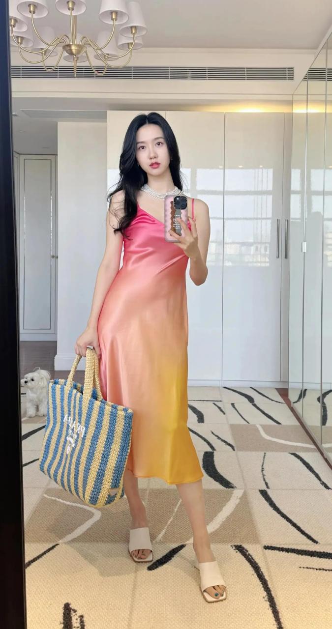 许龄月从头美到脚,不管是身材和气质都特别好!