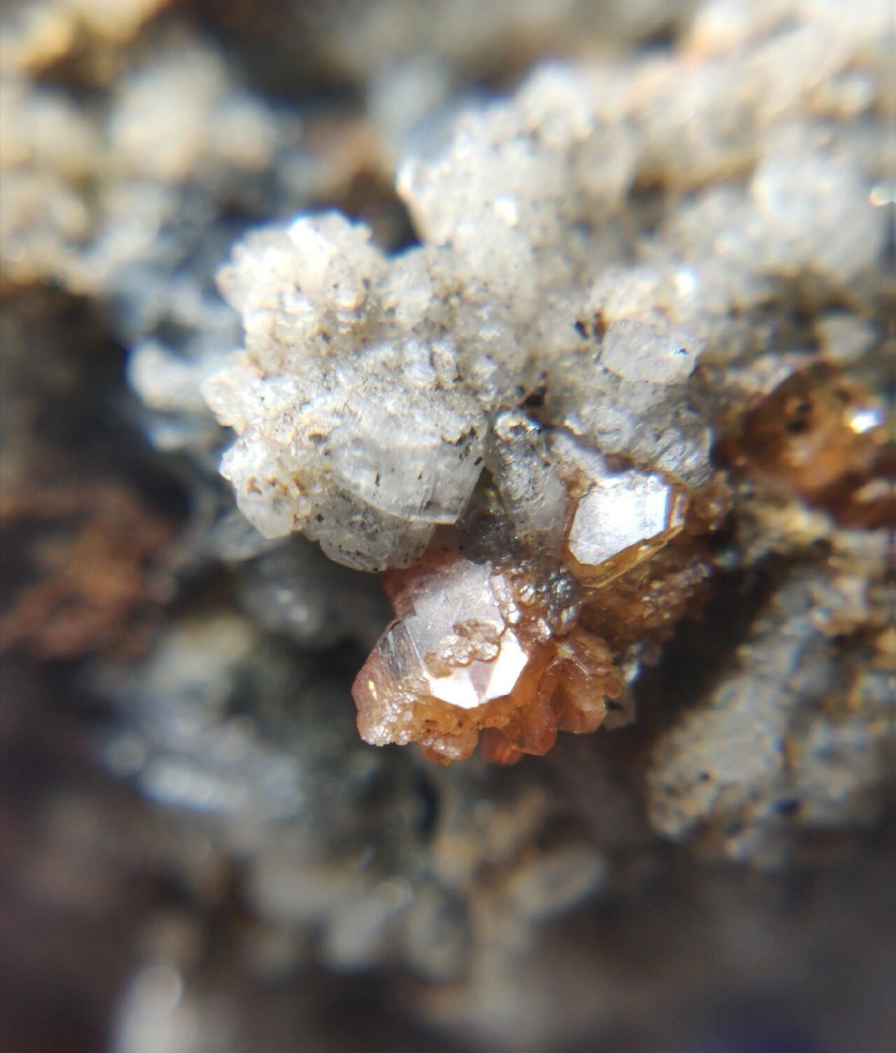 独居石(monazite)别名磷铈镧矿 化学式cepo4,属于含有铈和镧的磷酸盐