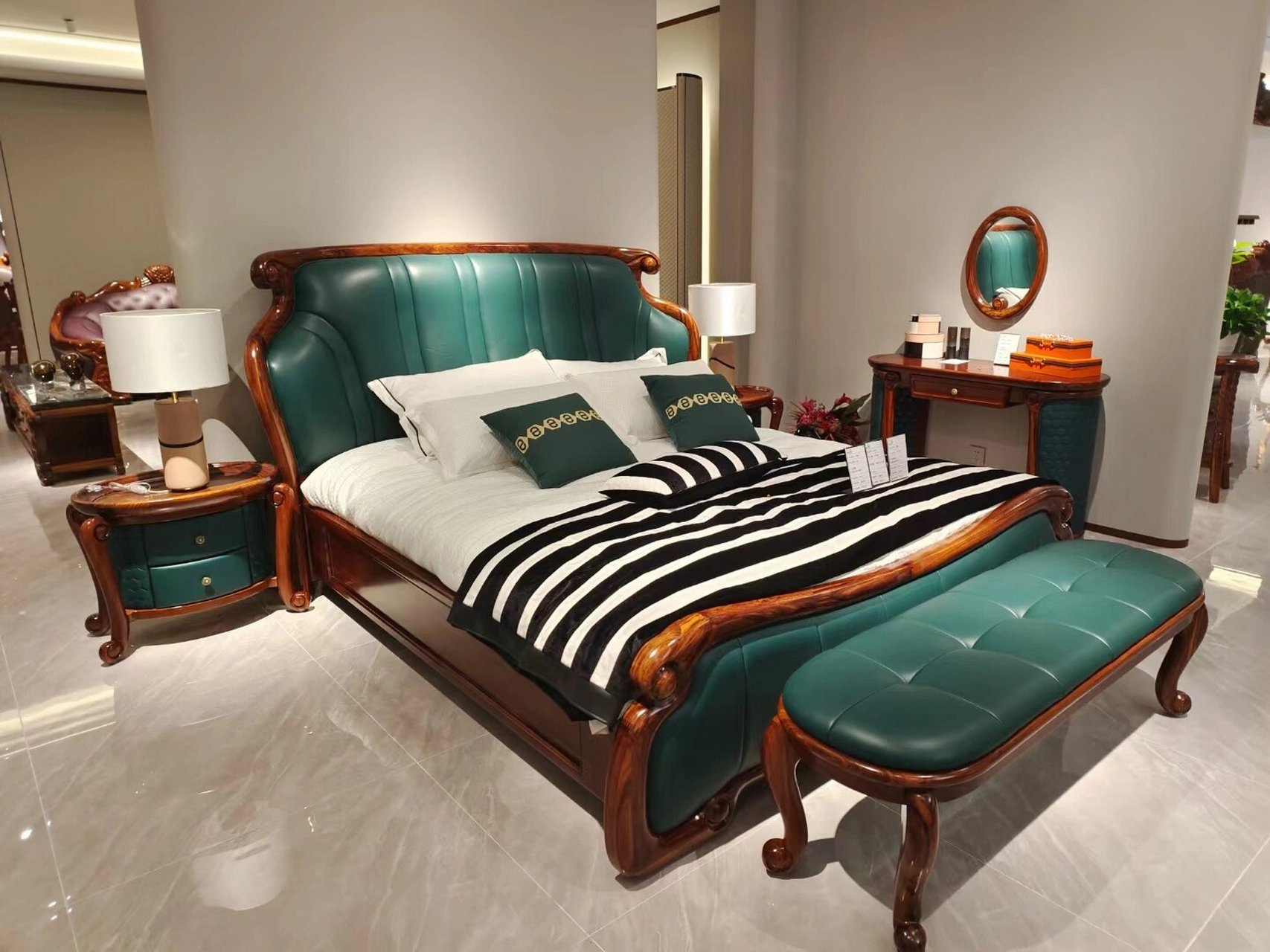 安东尼奥陆虎凯旋乌金木家具 深圳安东尼奥陆虎凯旋乌金木沙发餐桌