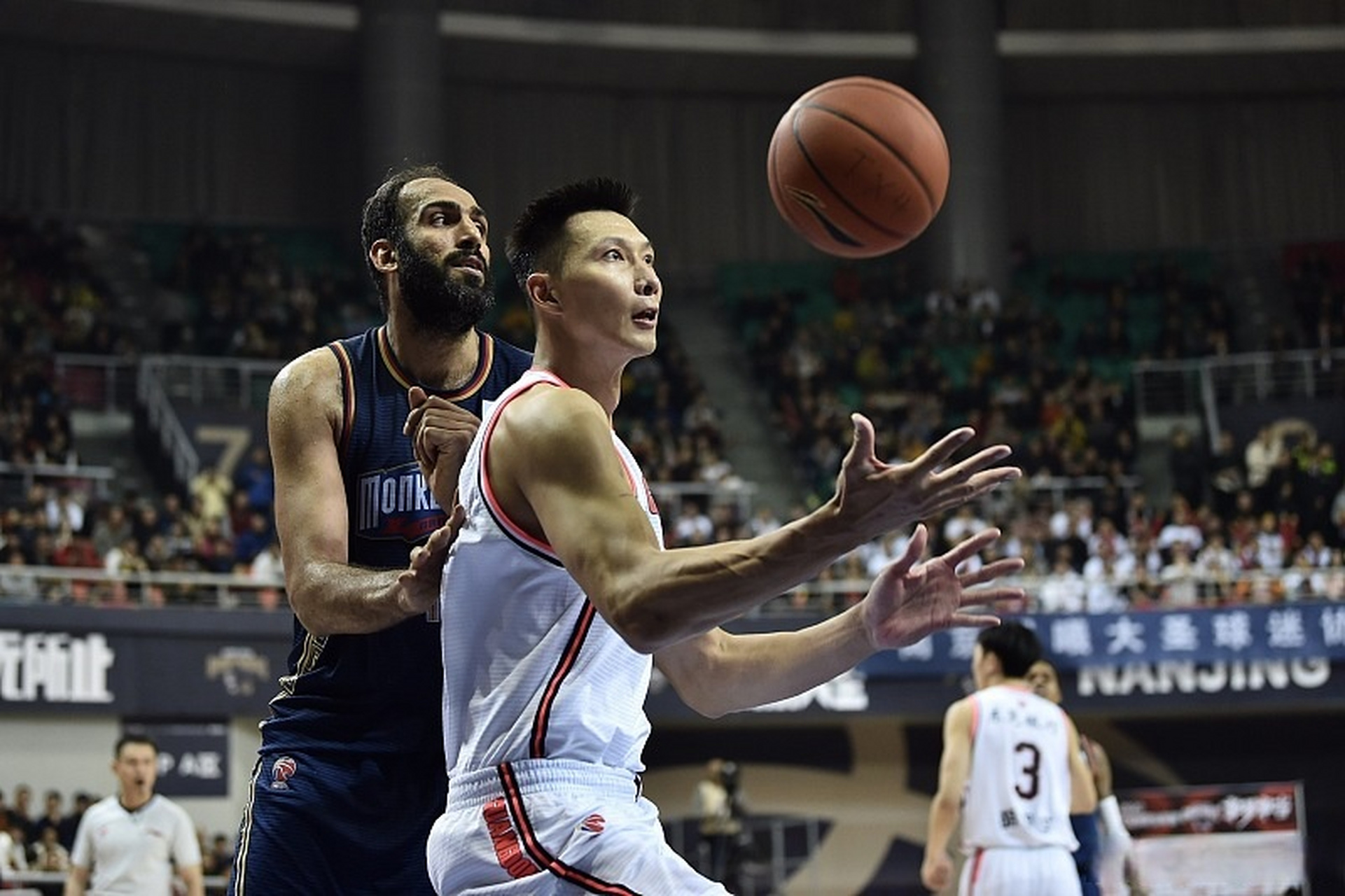 【哈达迪祝福易建联】#易建联退役#    29日深夜,易建联在个人社交