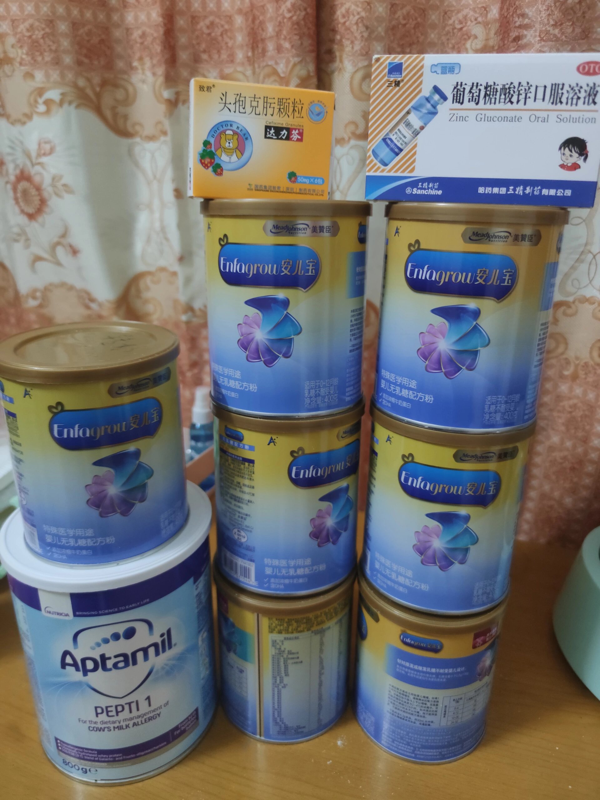 蛋妹妹从9月2日开始转奶,历经1个月的时间,10月3日完全转为普通奶粉