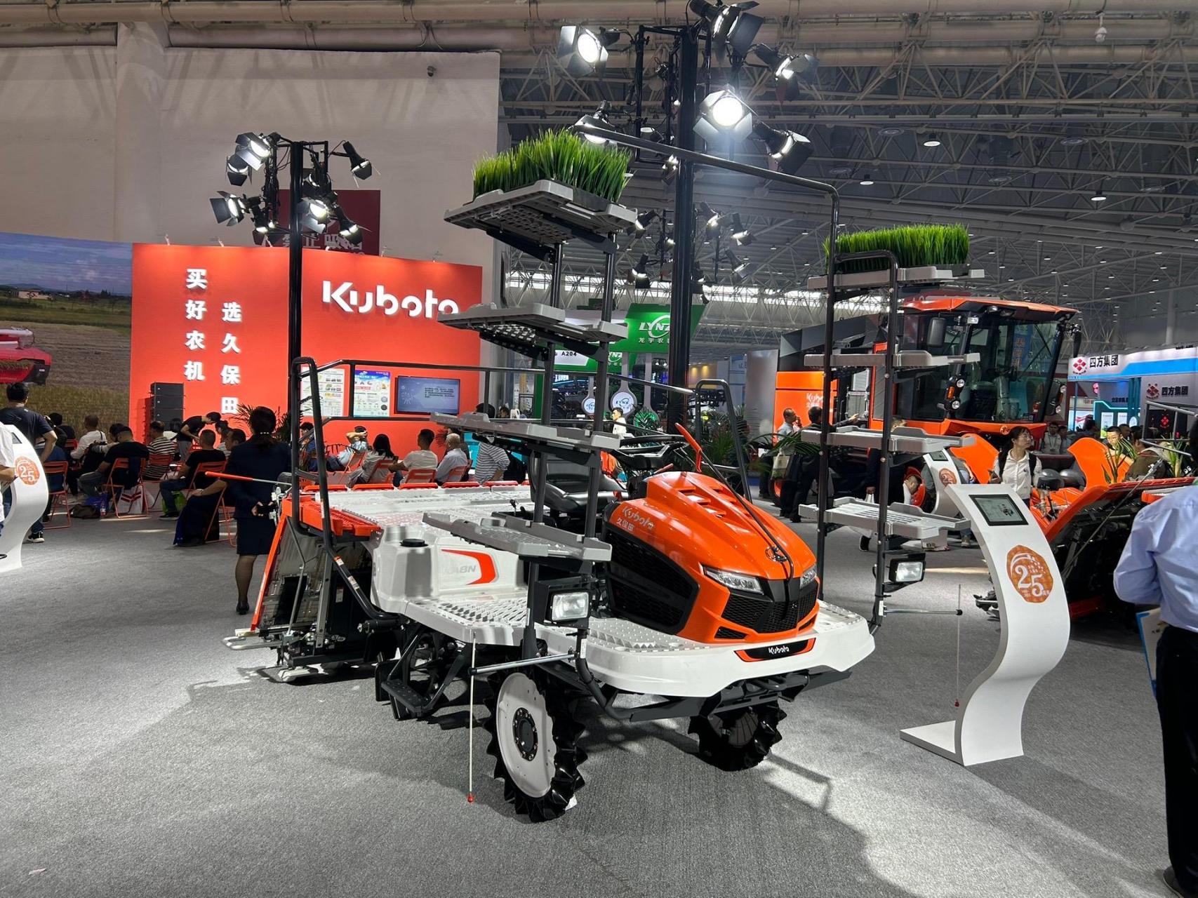 久保田高速插秧机2024款闪亮登场,性能更强,操作更舒适,性能更稳定,用