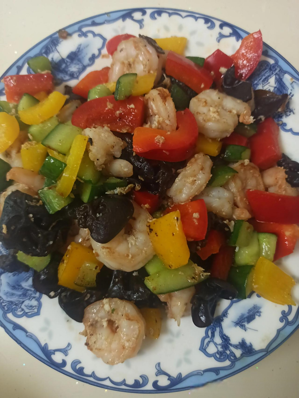 今日午餐:五彩虾仁,金汤浸丝瓜.