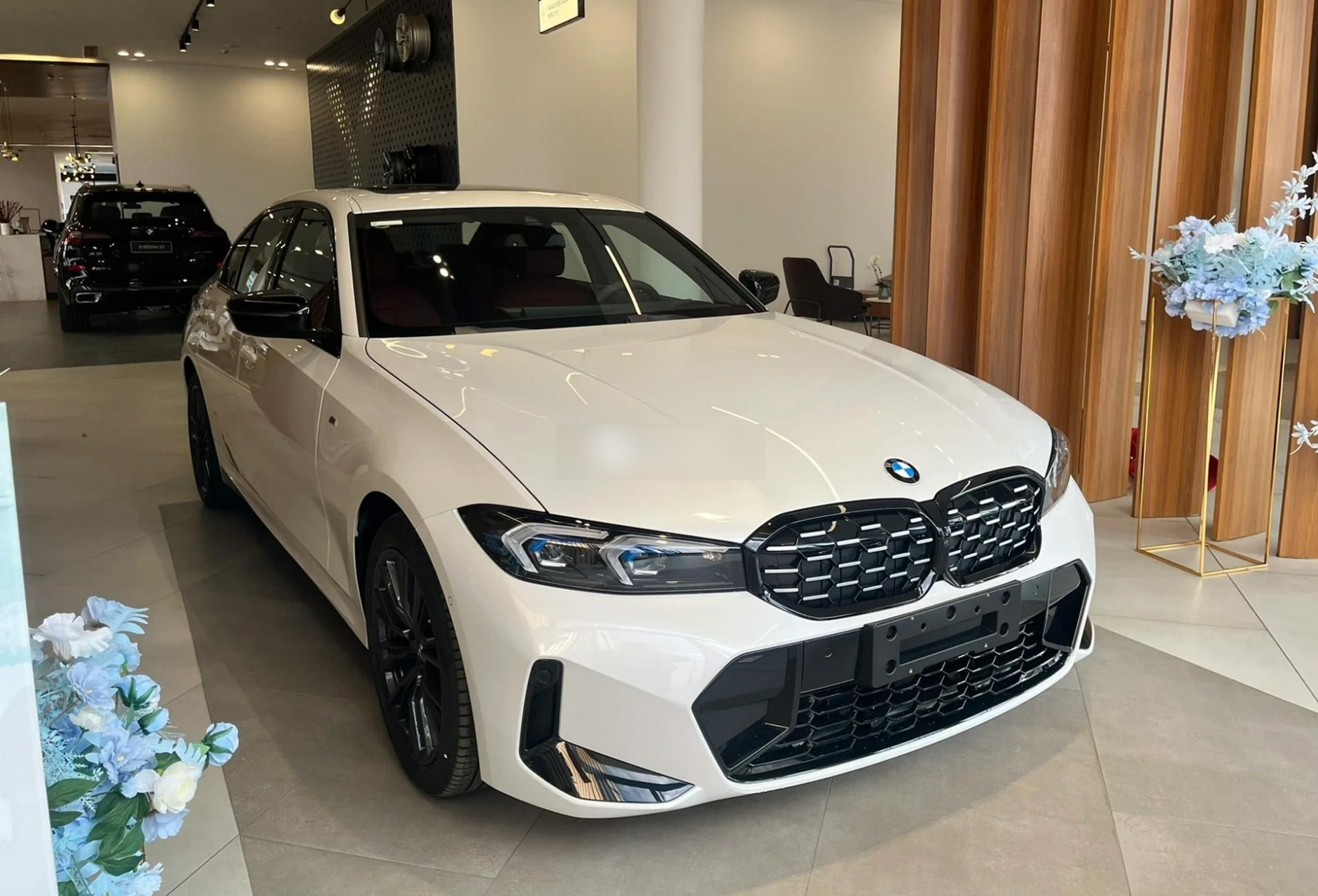 宝马330i曜夜全款33万提.2024款 330i m曜夜套装 指导价:38.19万↓9.