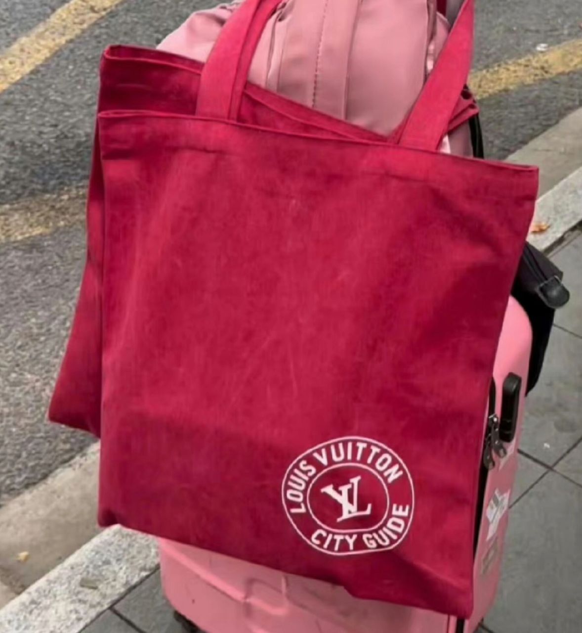 lv帆布包最低580.又穷?又蠢?又虚荣? 可以买五万八的lv ,没必要买580