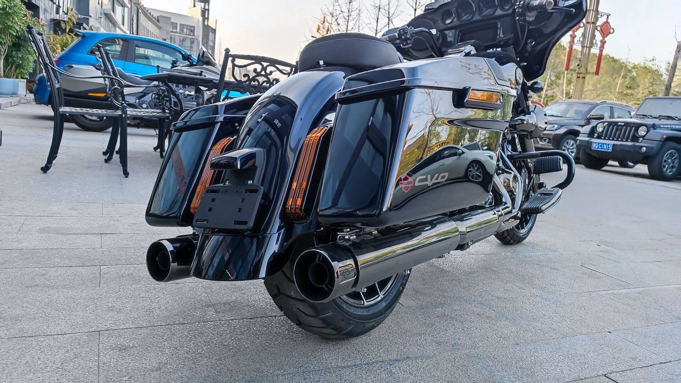 2022款哈雷大道滑翔cvo 排量:117立方(1923cc) 颜色:冰封蓝 现车现