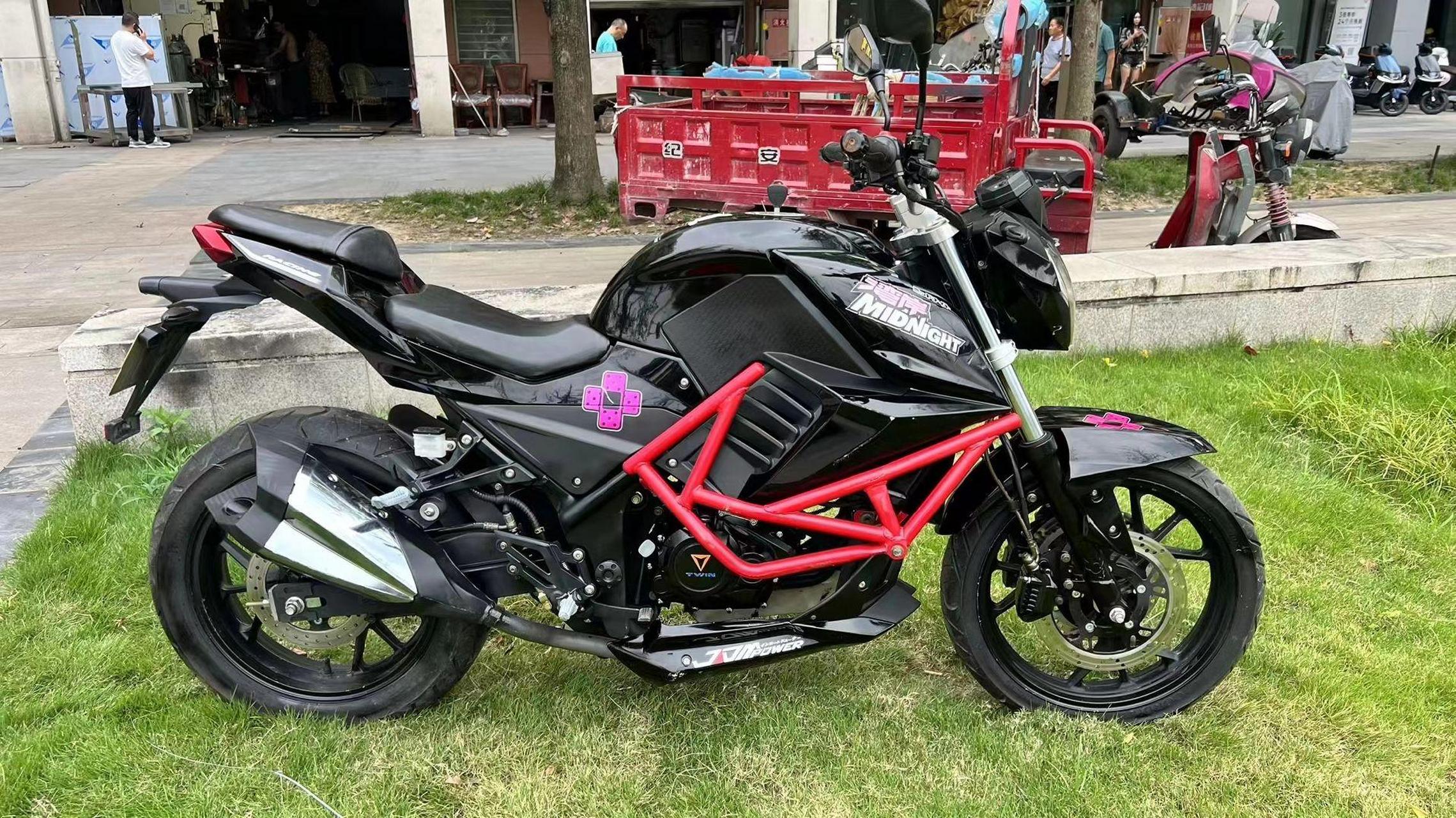 萧峰9号街车350     成色新    皓月发动机    状态好  无拆修   动力