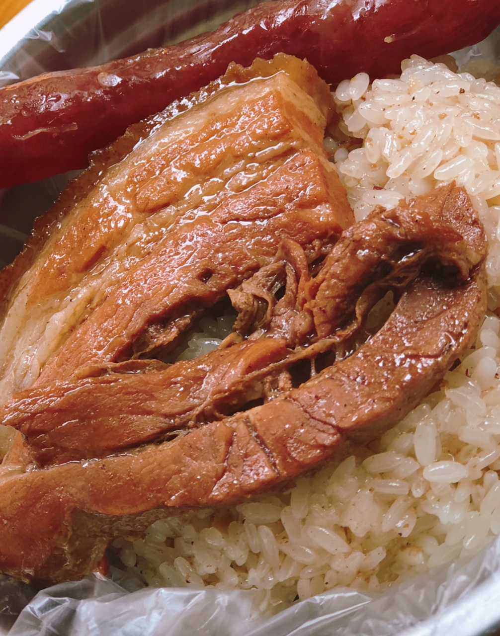 梁阿婆美食|广西美食|扣肉糯米饭 友友们,今天强烈推荐的是 扣肉糯米