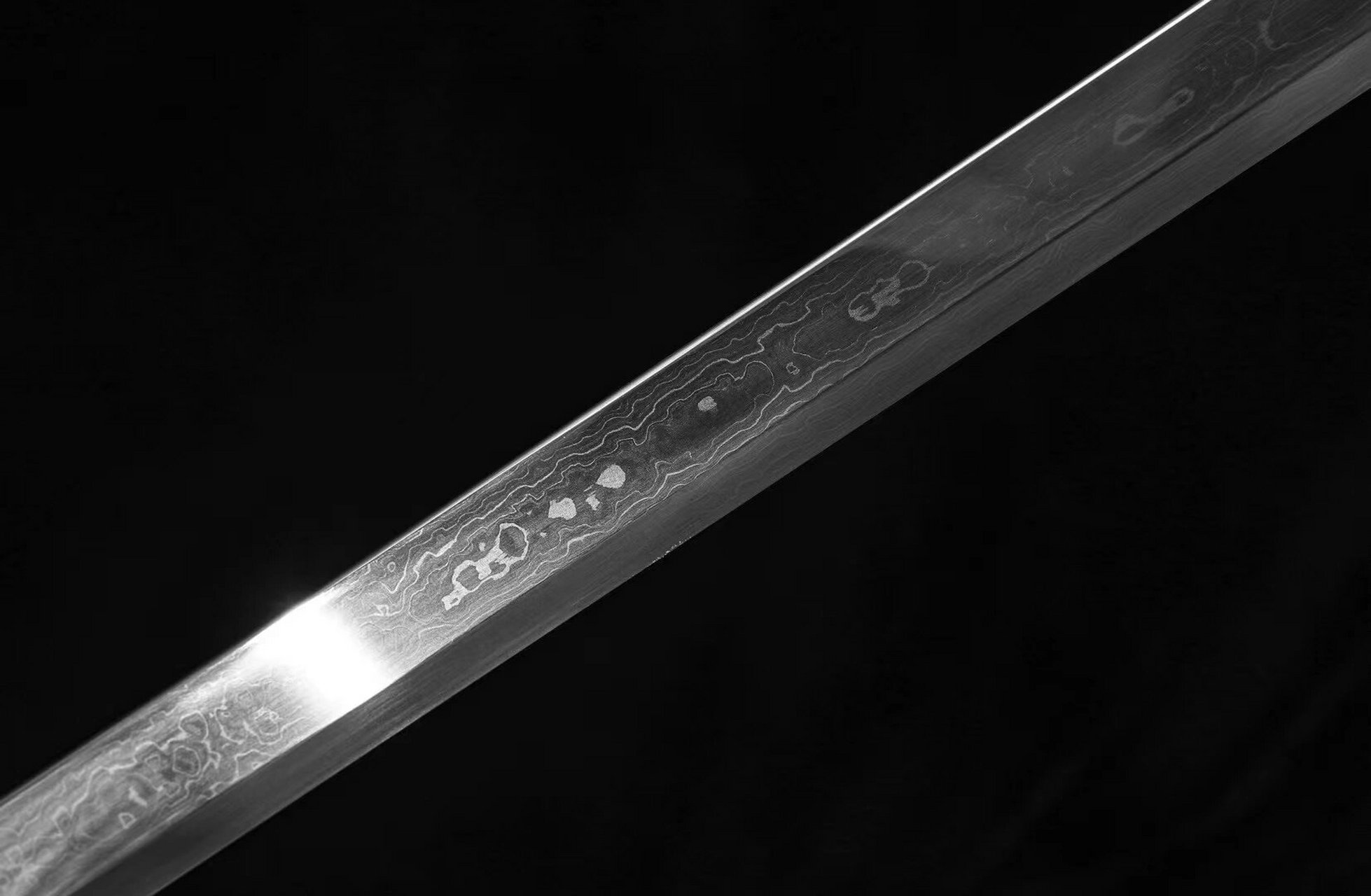 中华古兵器刀剑——唐刀 唐刀是隋,唐代四种军刀制式的总称,包括仪刀