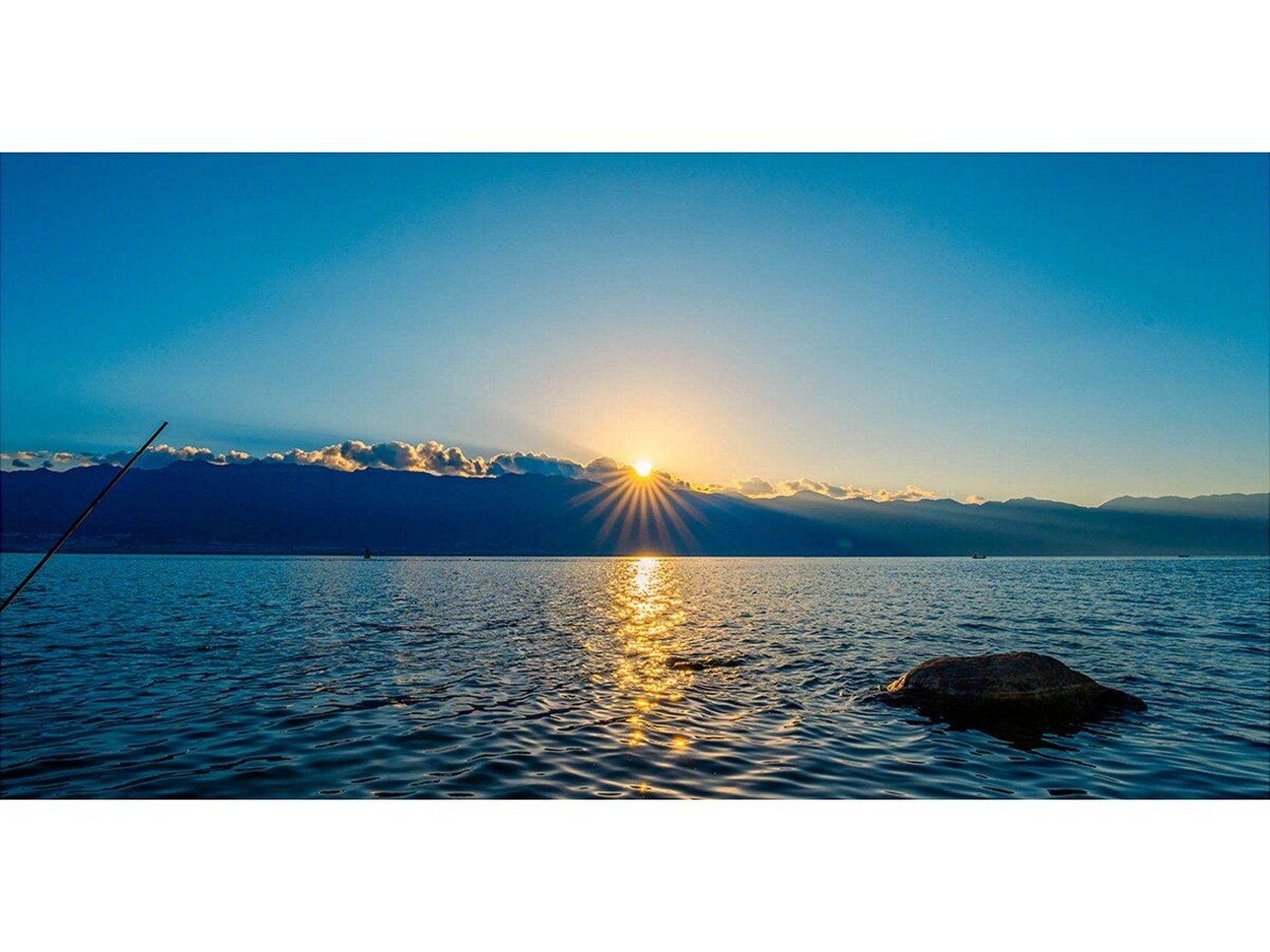 洱海-文笔村日落 图:文笔村-高德地图定位【榕海风味园】环海东路海边