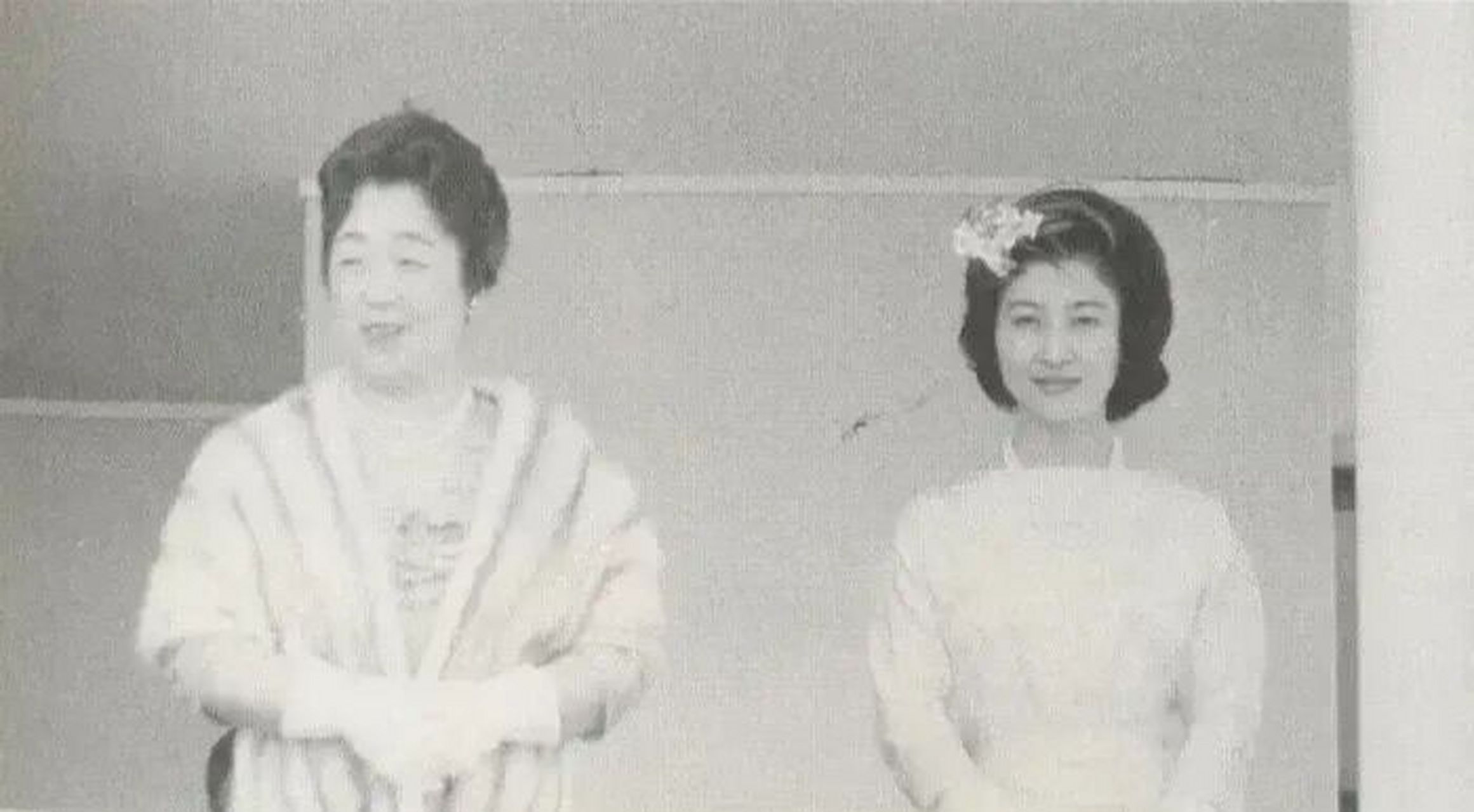 美智子皇后老照片 年轻时的美智子皇后不仅衣品好