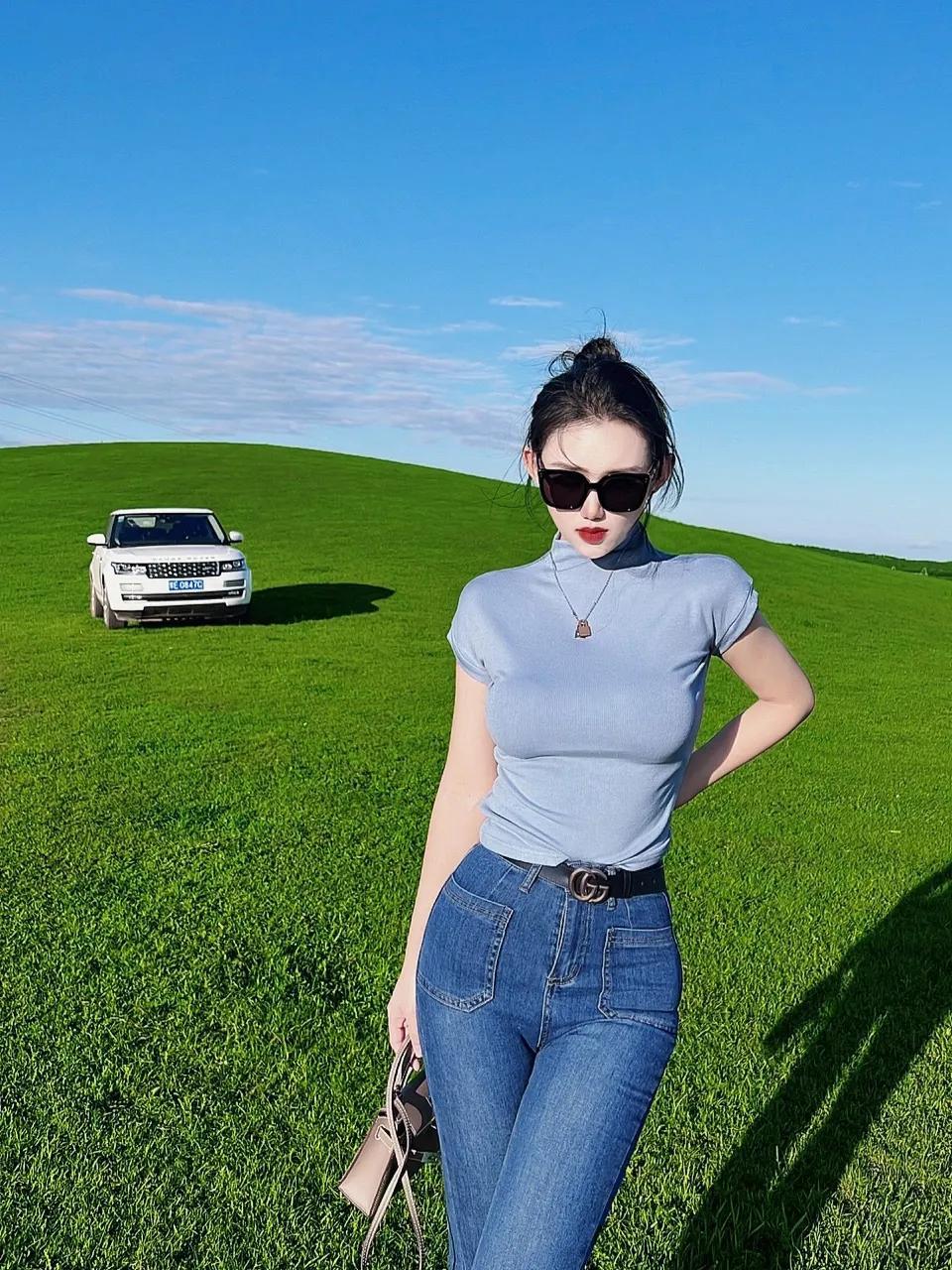 身材凹凸有致的女生,建议大家一定要试试修身针织衫