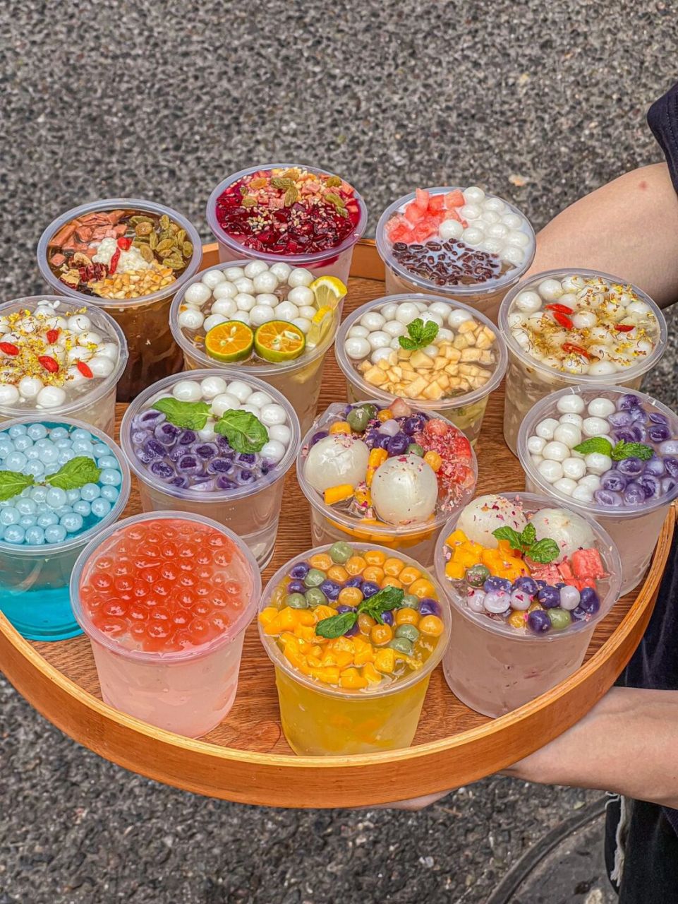 冰汤圆冰粉0291 冰粉乖的走不动,上面放了糯叽叽的冰汤圆和