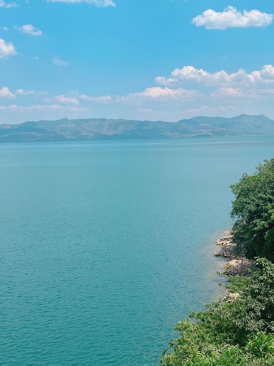 很美,但没想到这么深 97云南玉溪市抚仙湖最深度可达到155米,属于