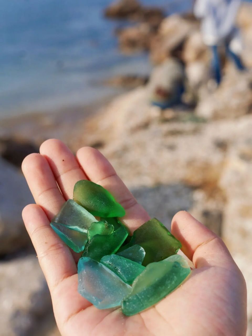 第一次听说海玻璃这种东西是在一篇英语阅读上, 没想到在青岛这片
