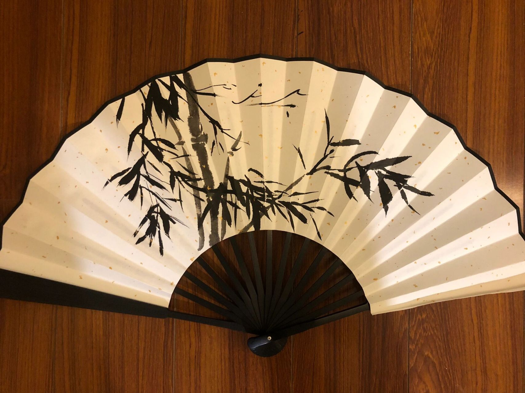 日常扇面|手绘墨竹~           最近比较满意的一副墨竹 墨竹有根亦直