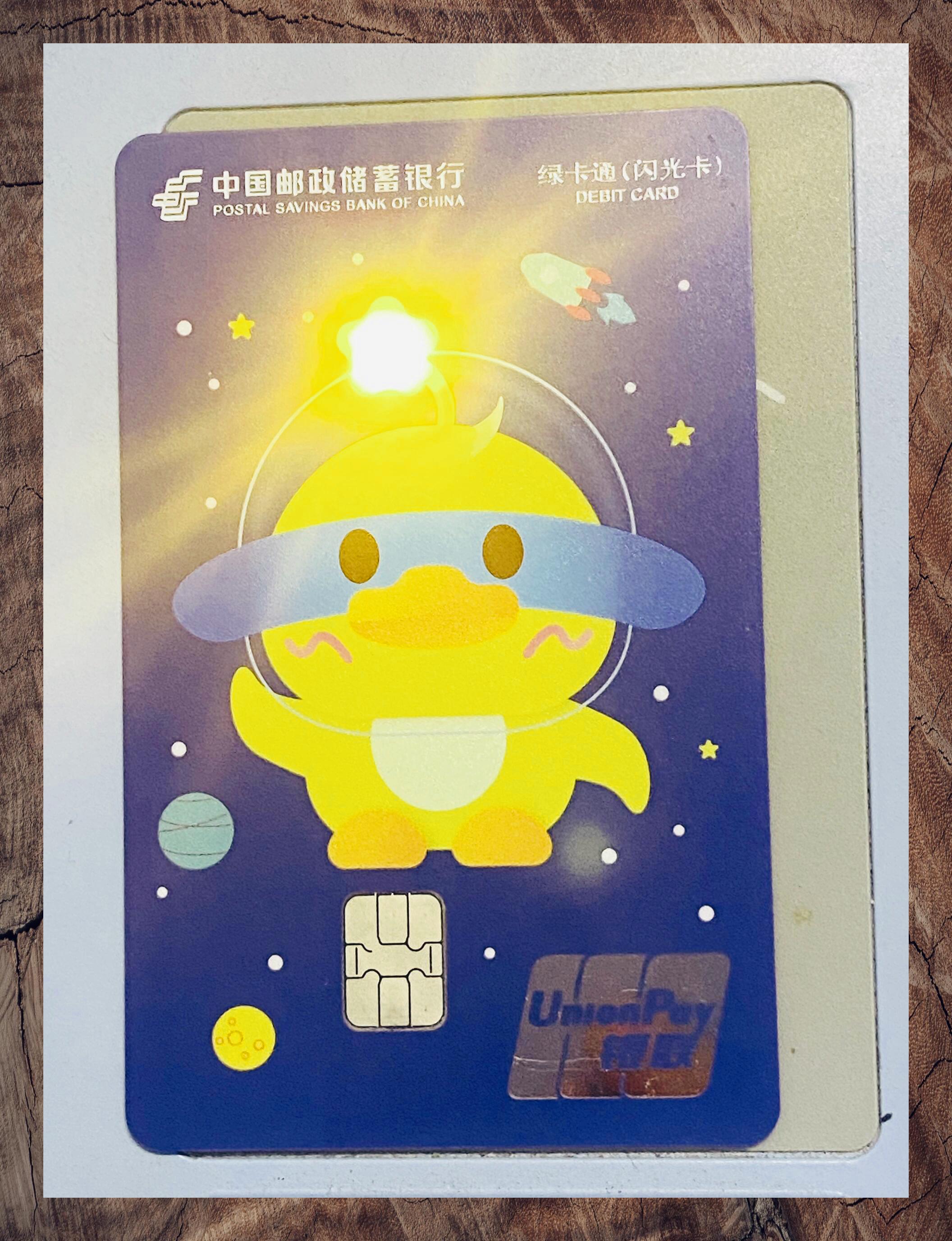 闪光卡 名副其实自发亮光新体验