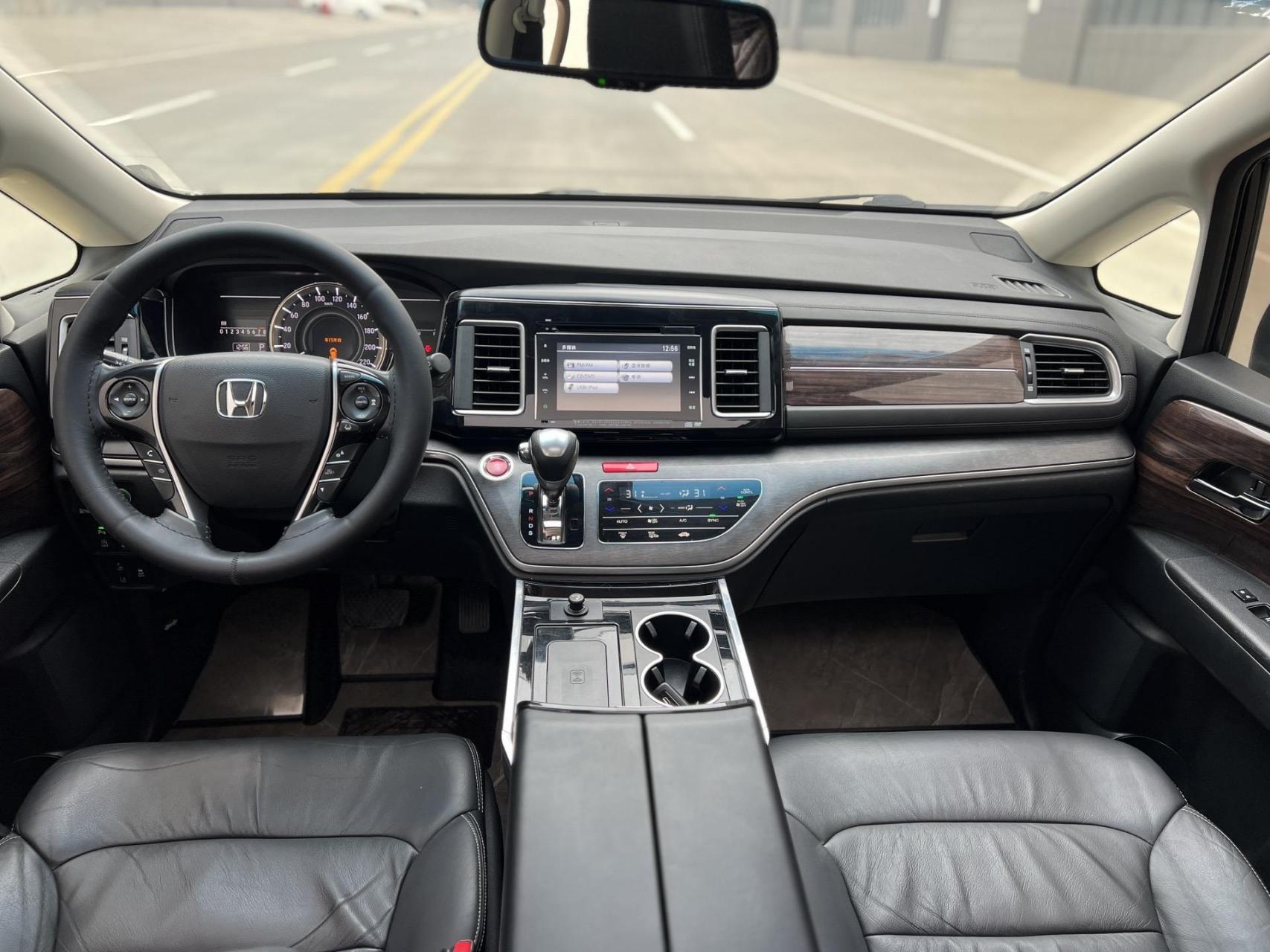 批发17年本田艾力绅顶配至尊版.个人一手.三件补漆.四座加热.