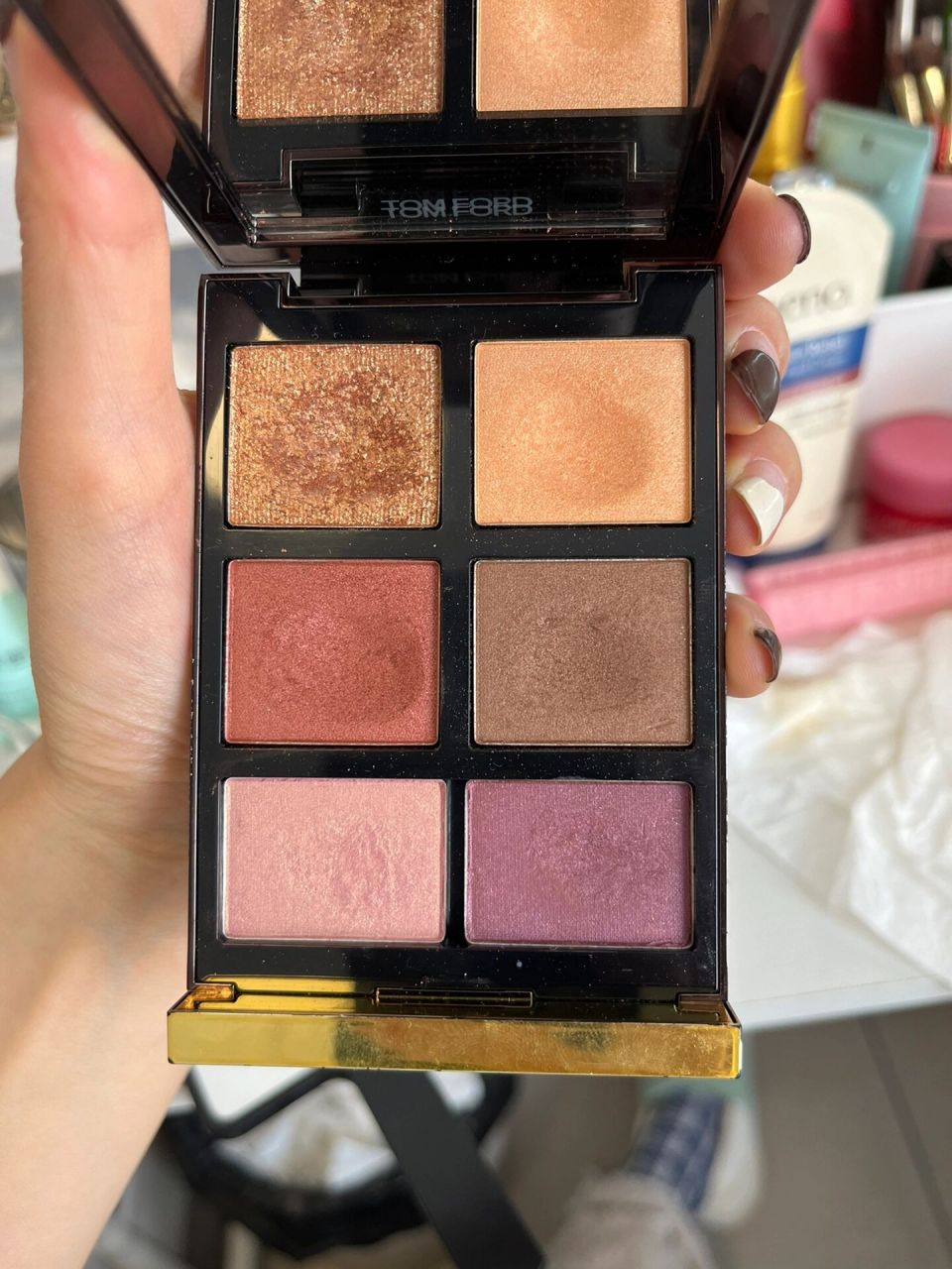 tf26眼影使用2年后现状 隔一段时间再用的话觉得还是不错的,很自然的